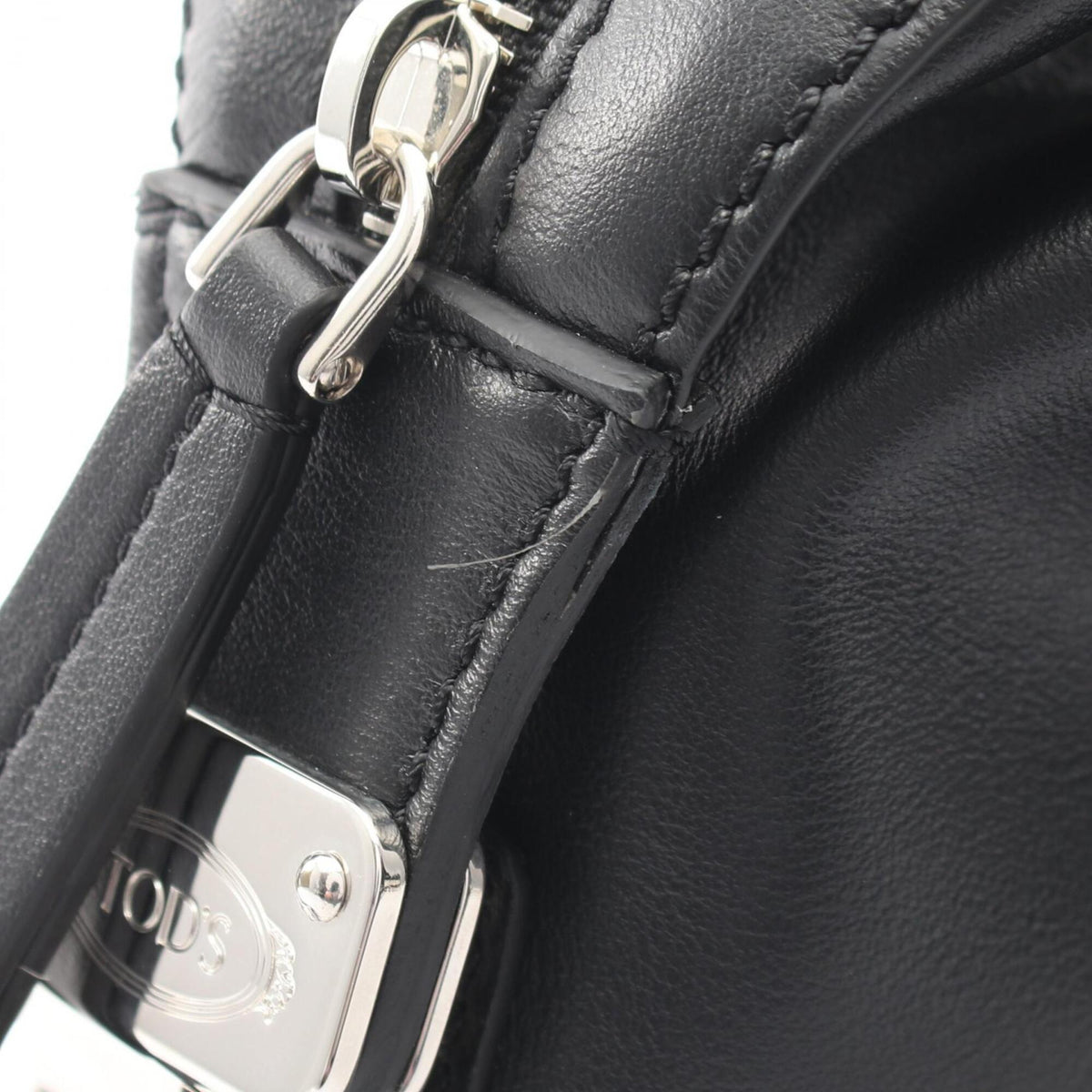 Tod's Black Leather Handbag (Pre-Owned)