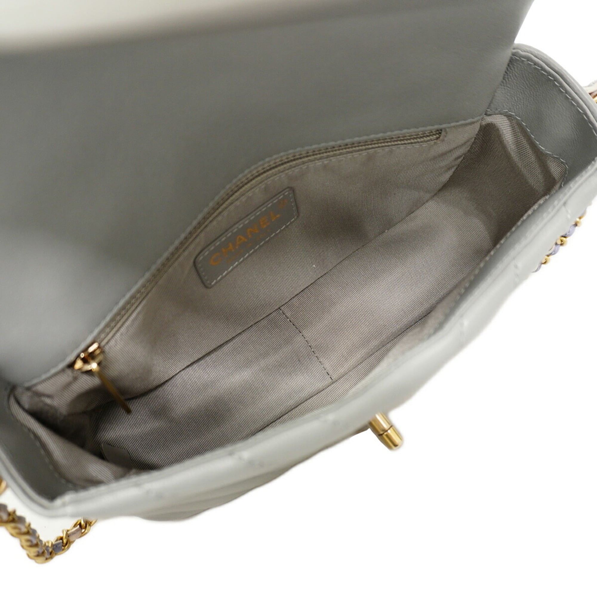 Chanel Gray Leather Shoulder Bag (Pre-Owned)