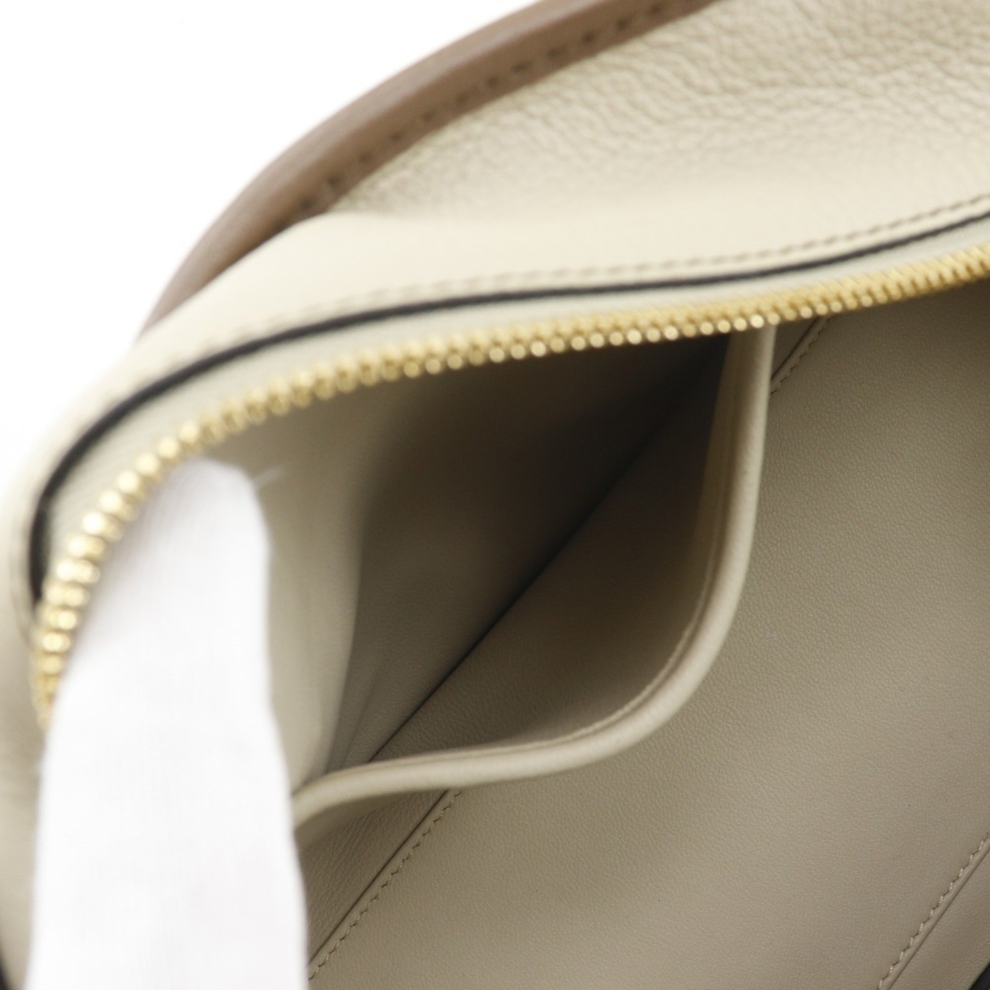 Loewe Amazona Beige Handbag (Pre-Owned)