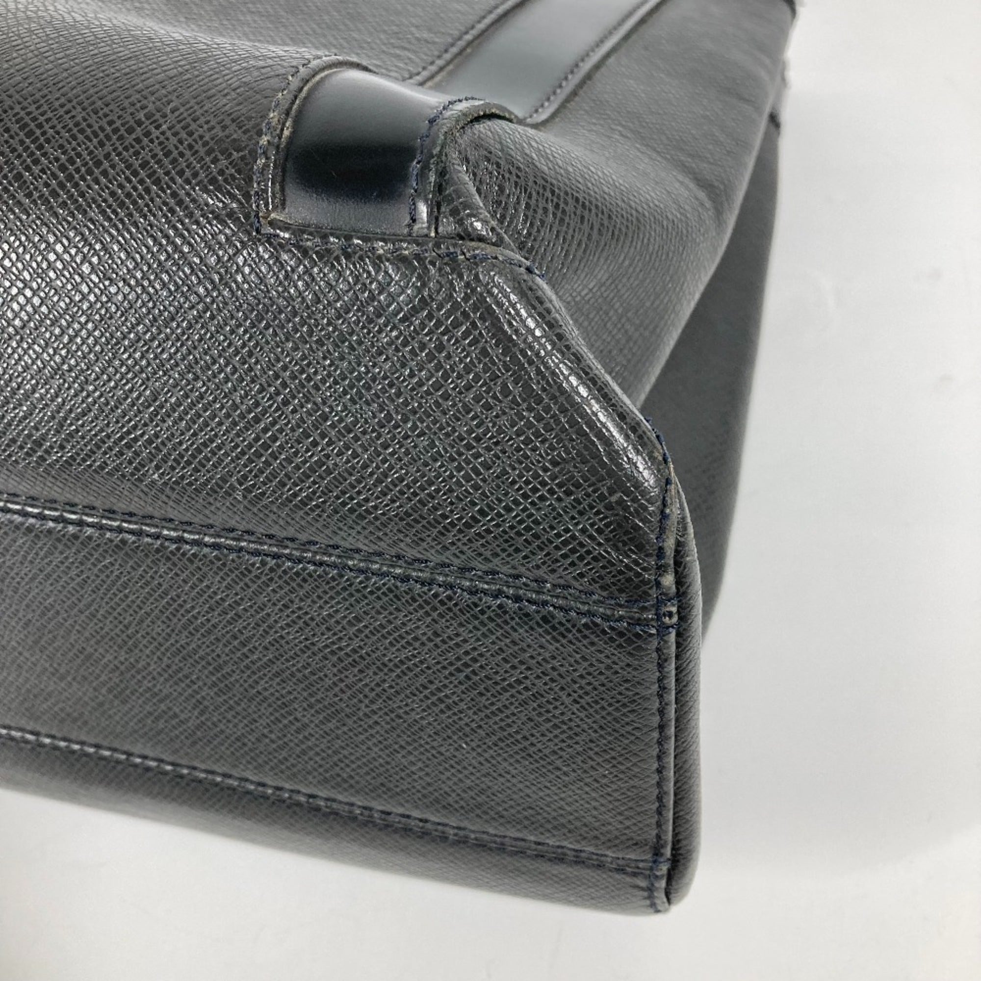 Louis Vuitton Ardoise Black Taiga Leather Handbag Tote Bag (Pre-Owned)