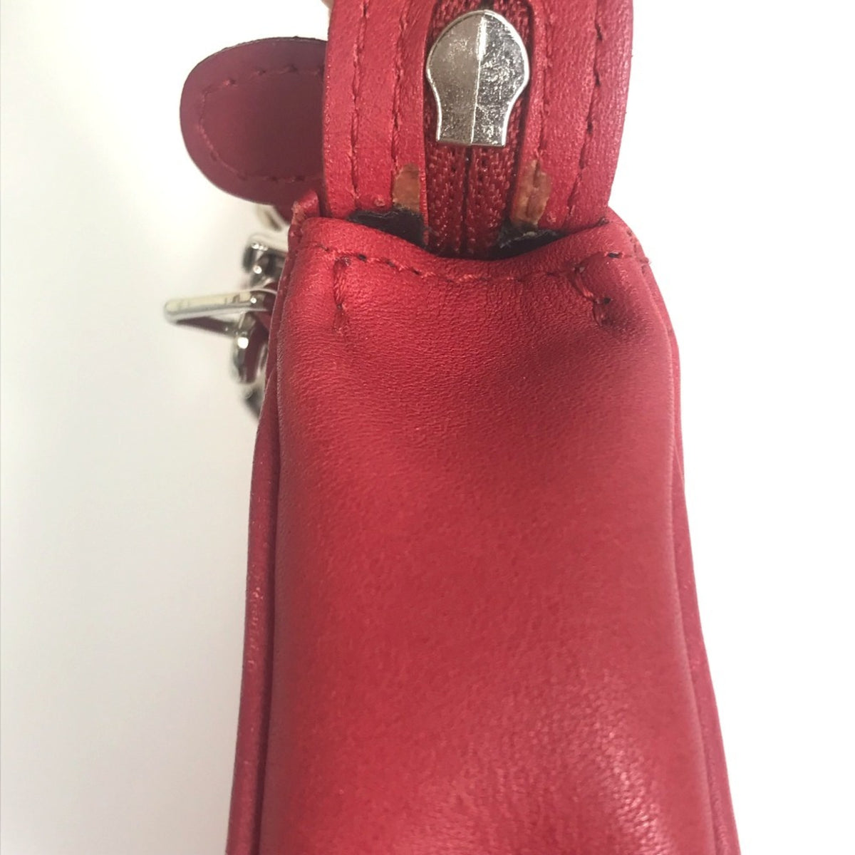 Christian Dior Red Leather Shoulder Bag (Pre-Owned)