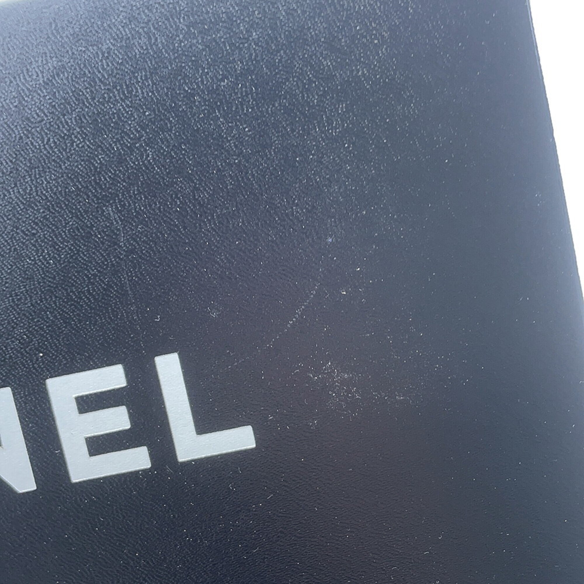 Chanel Black Leather Shoulder Bag (Pre-Owned)