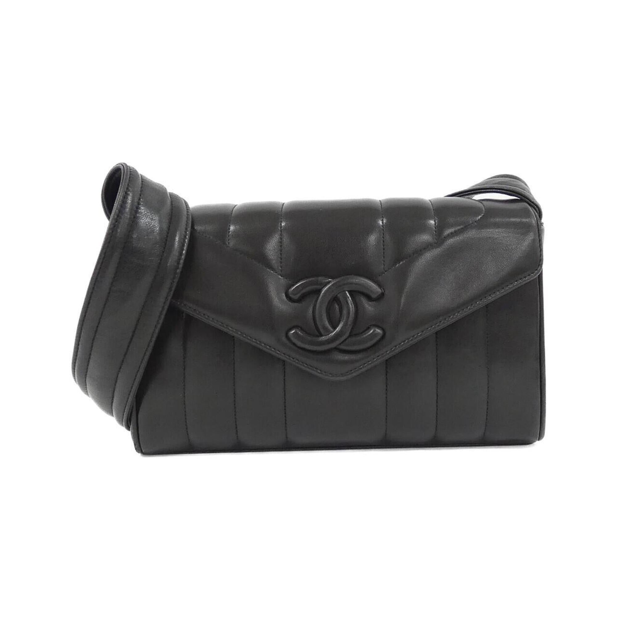Chanel Black Leather Shoulder Bag (Pre-Owned)