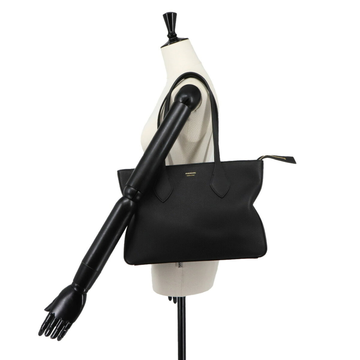 Salvatore Ferragamo Black Leather Handbag Tote Bag (Pre-Owned)