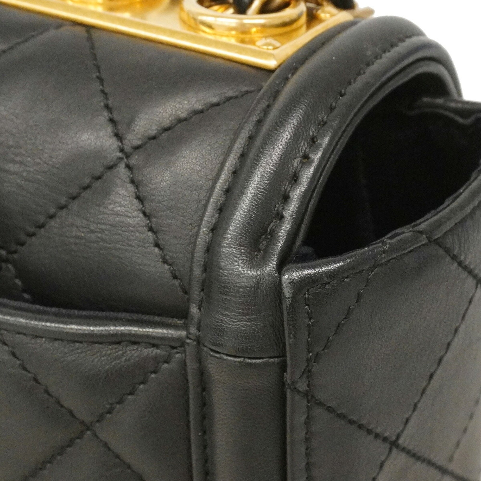 Chanel Black Leather Shoulder Bag (Pre-Owned)