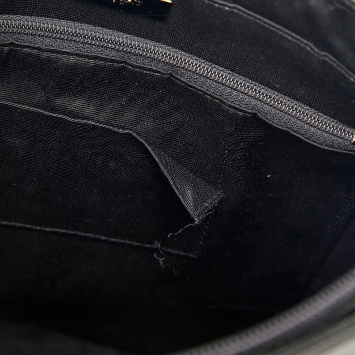 Burberry Black Leather Shoulder Bag (Pre-Owned)