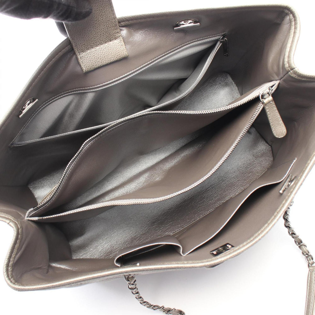 Chanel Silver Grained Calfskin Handbag Tote Bag (Pre-Owned)