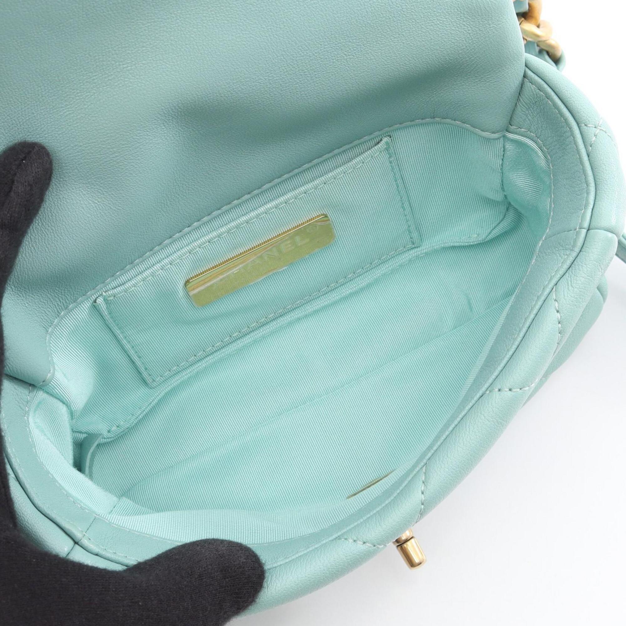 Chanel Green Leather Fanny Pack Handbag (Pre-Owned)