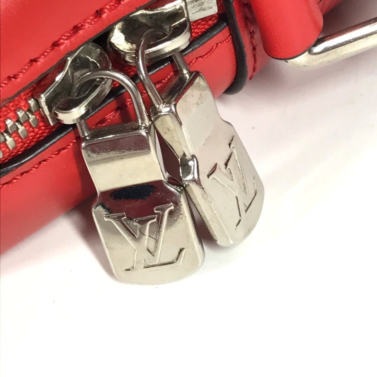Louis Vuitton Epi Red Color White Epi Leather Pochette Shoulder Bag (Pre-Owned)
