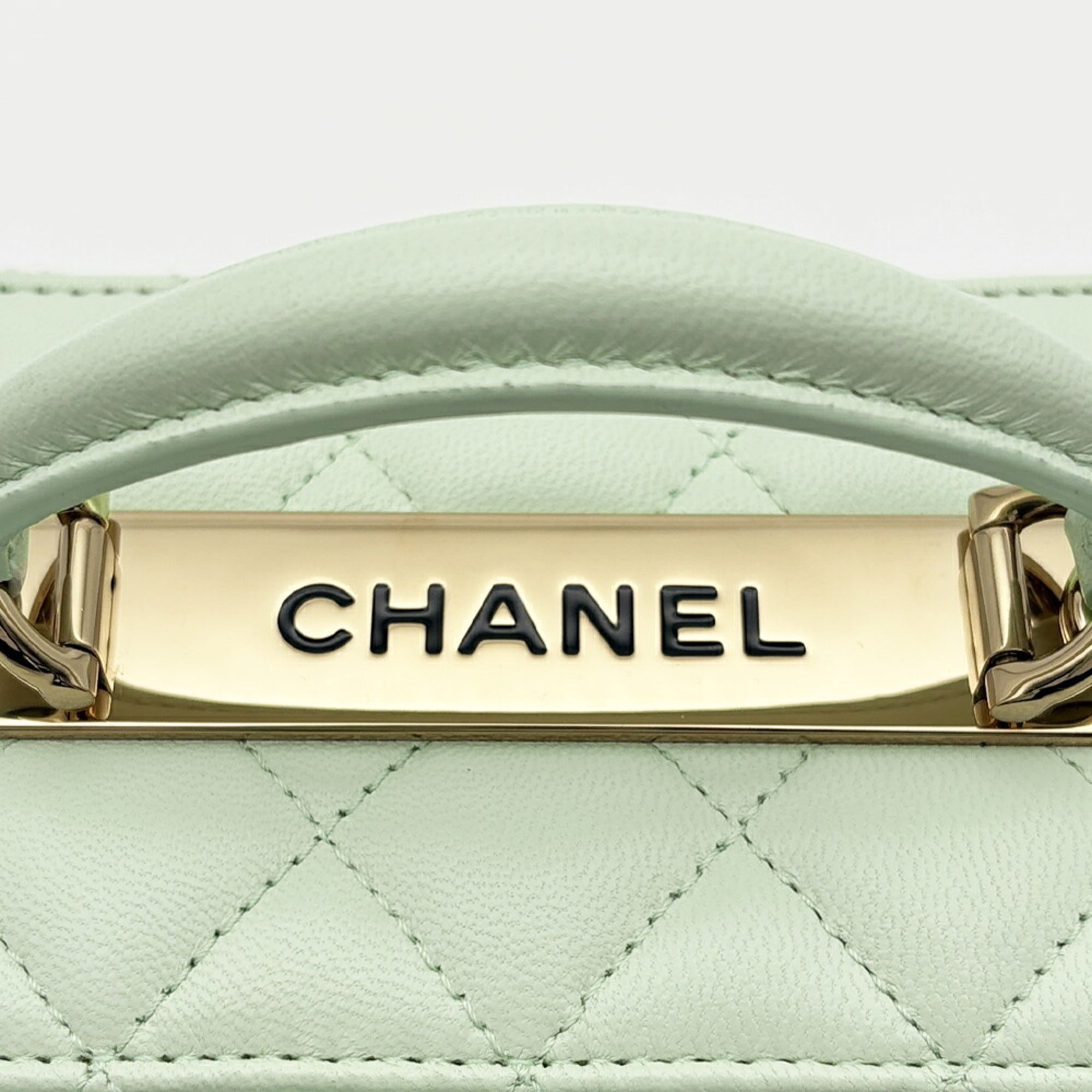 Chanel Light Green Leather Shoulder Bag (Pre-Owned)