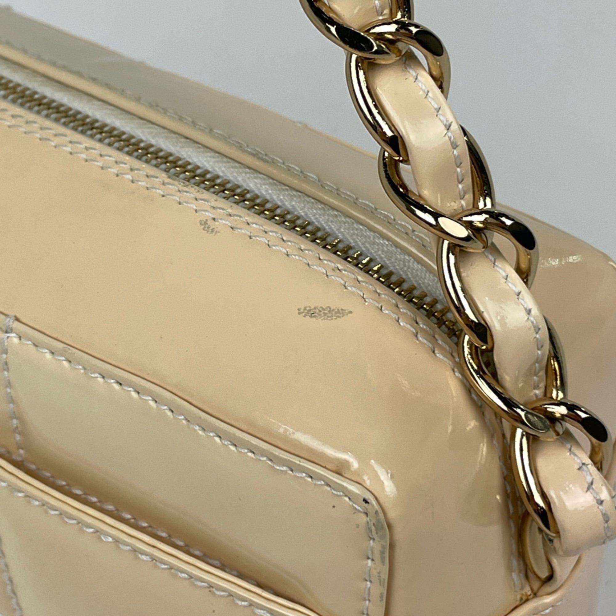 Chanel Beige Patent Leather Handbag (Pre-Owned)