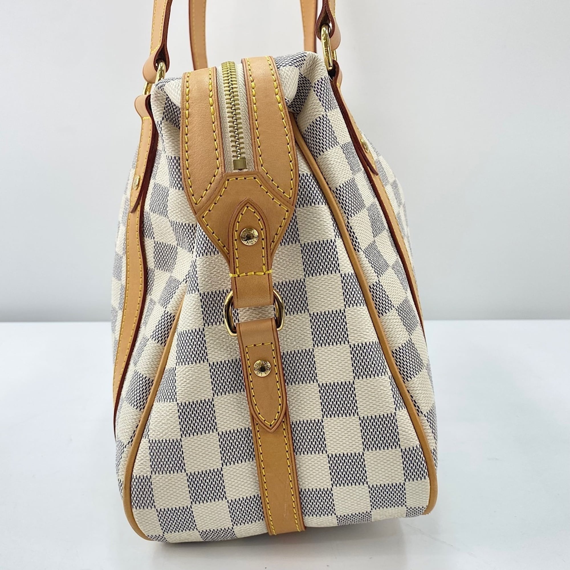 Louis Vuitton Damier Azur White Shoulder Bag (Pre-Owned)