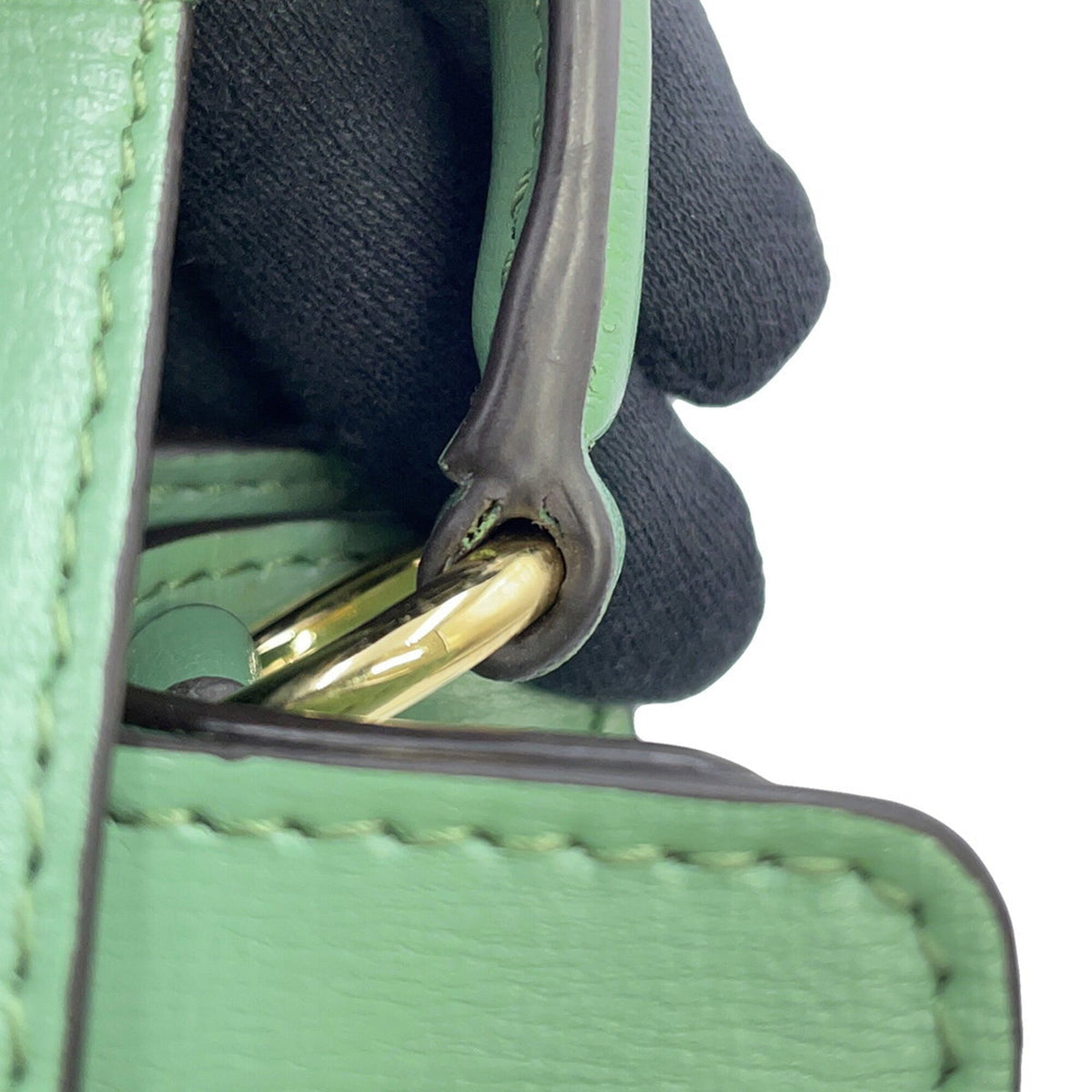 Salvatore Ferragamo Light Green Leather Shoulder Bag (Pre-Owned)