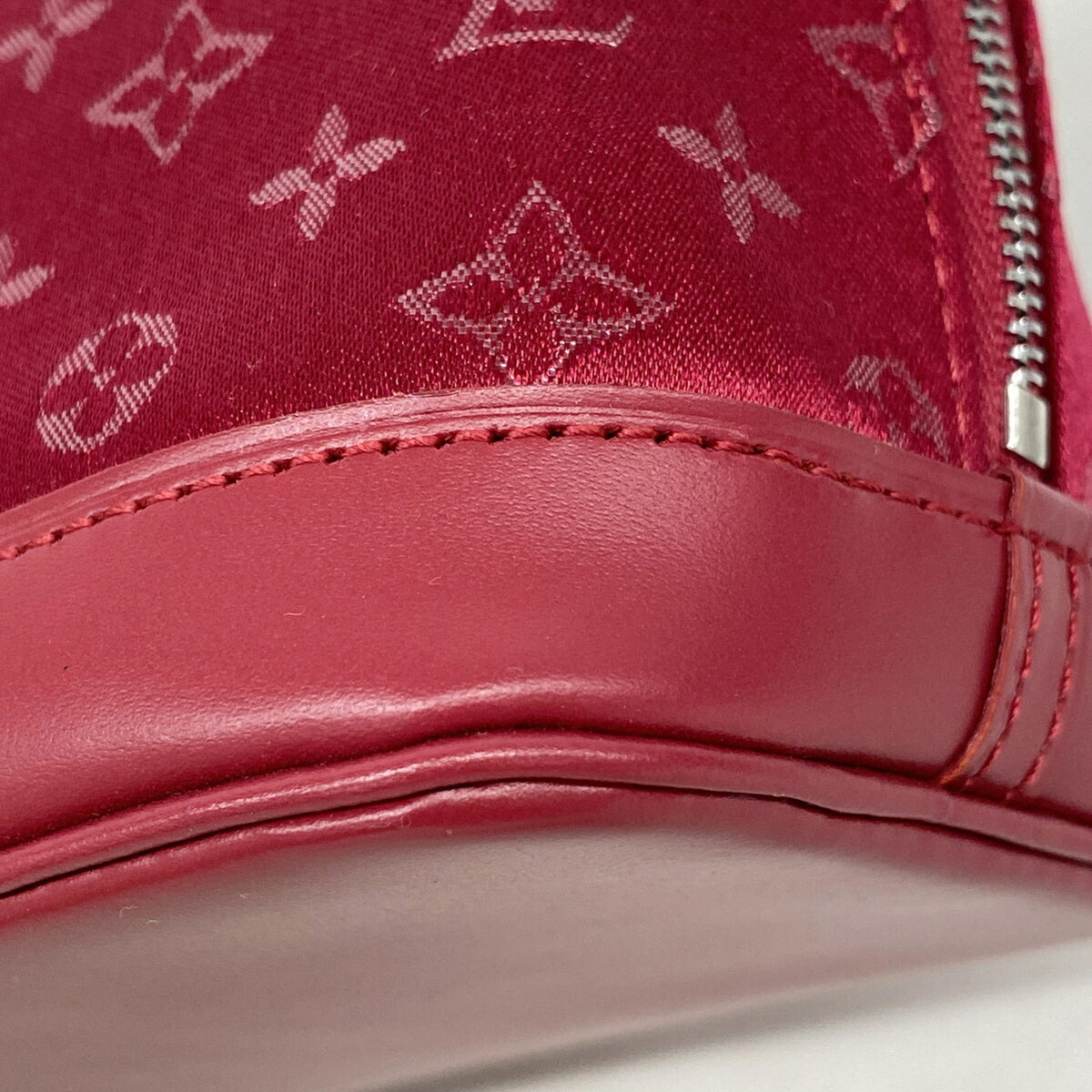 Louis Vuitton Rouge Handbag (Pre-Owned)