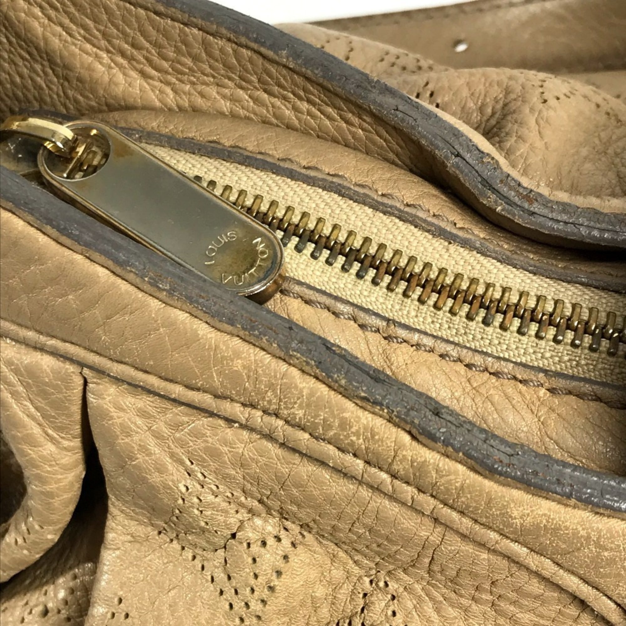 Louis Vuitton Beige Monogram Mahina Leather Leather Shoulder Bag (Pre-Owned)