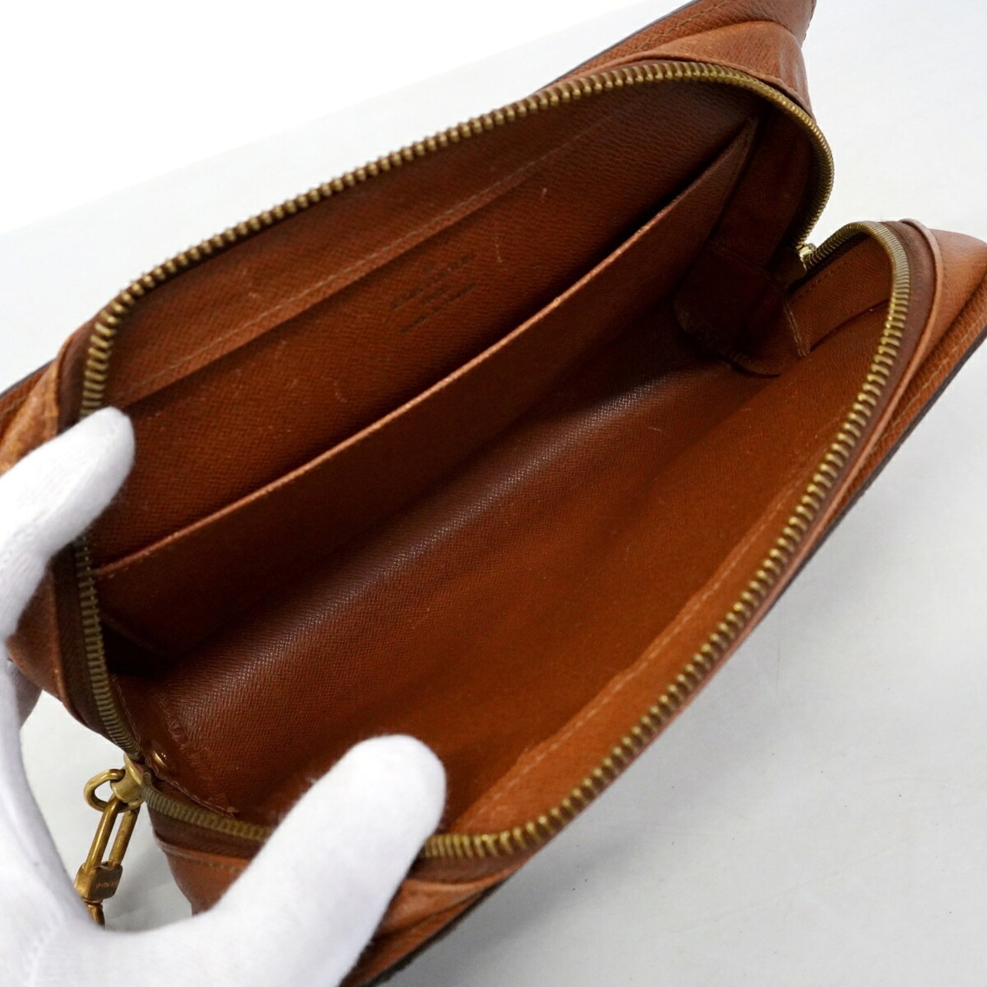 Louis Vuitton Brown Clutch Bag (Pre-Owned)