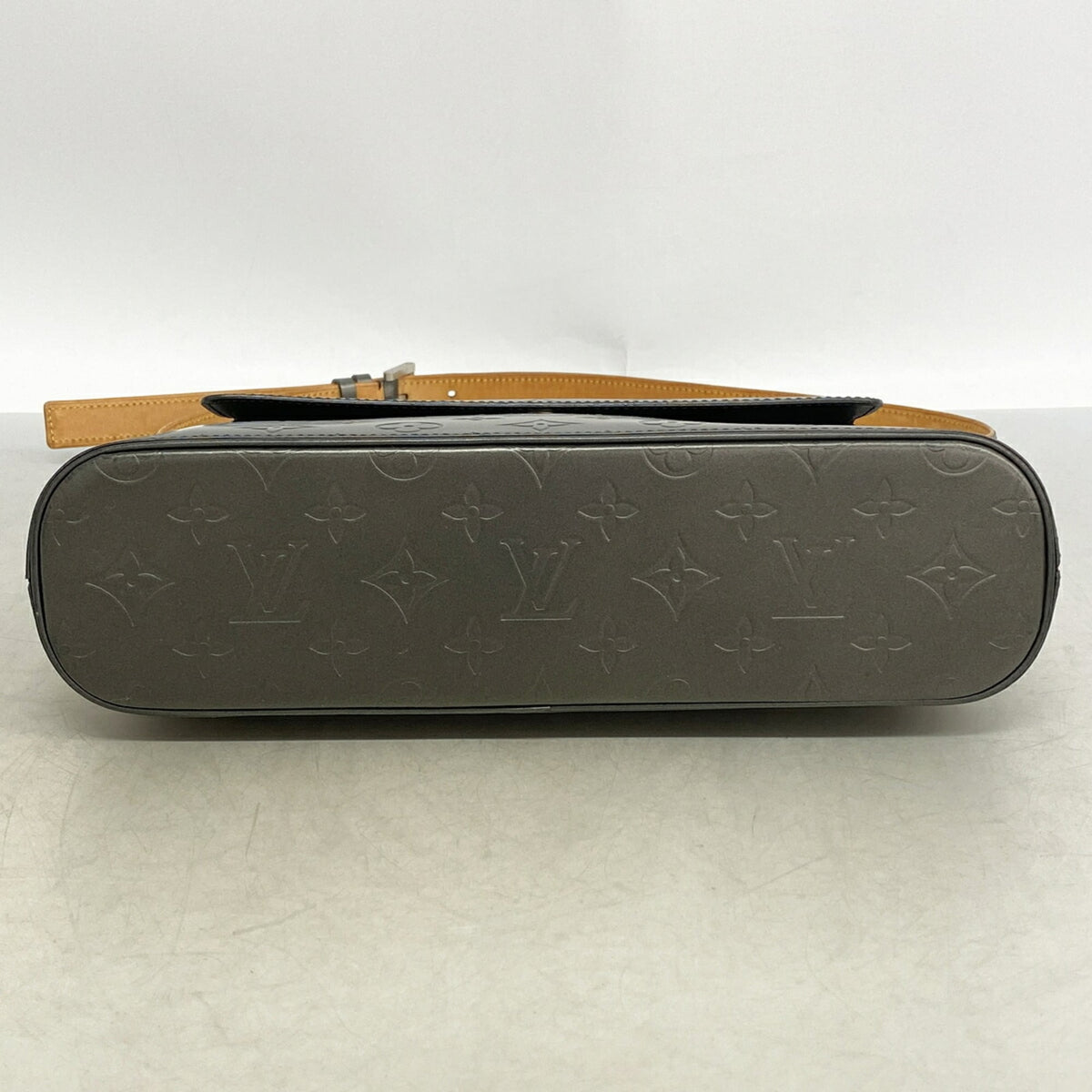 Louis Vuitton Noir Shoulder Bag (Pre-Owned)