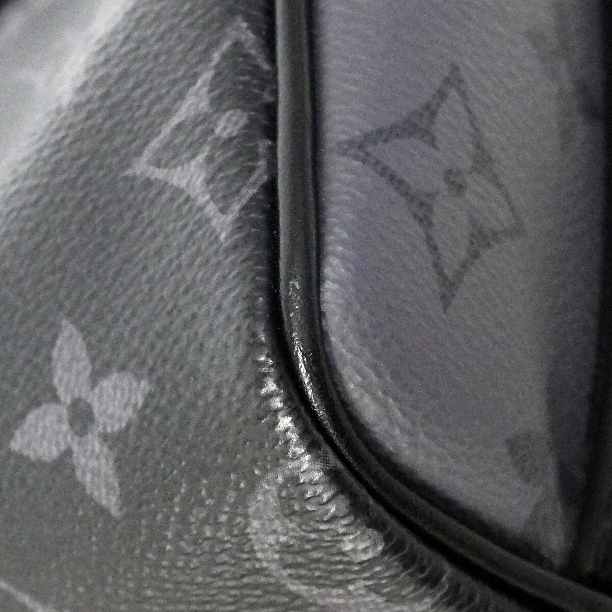 Louis Vuitton Black Handbag (Pre-Owned)