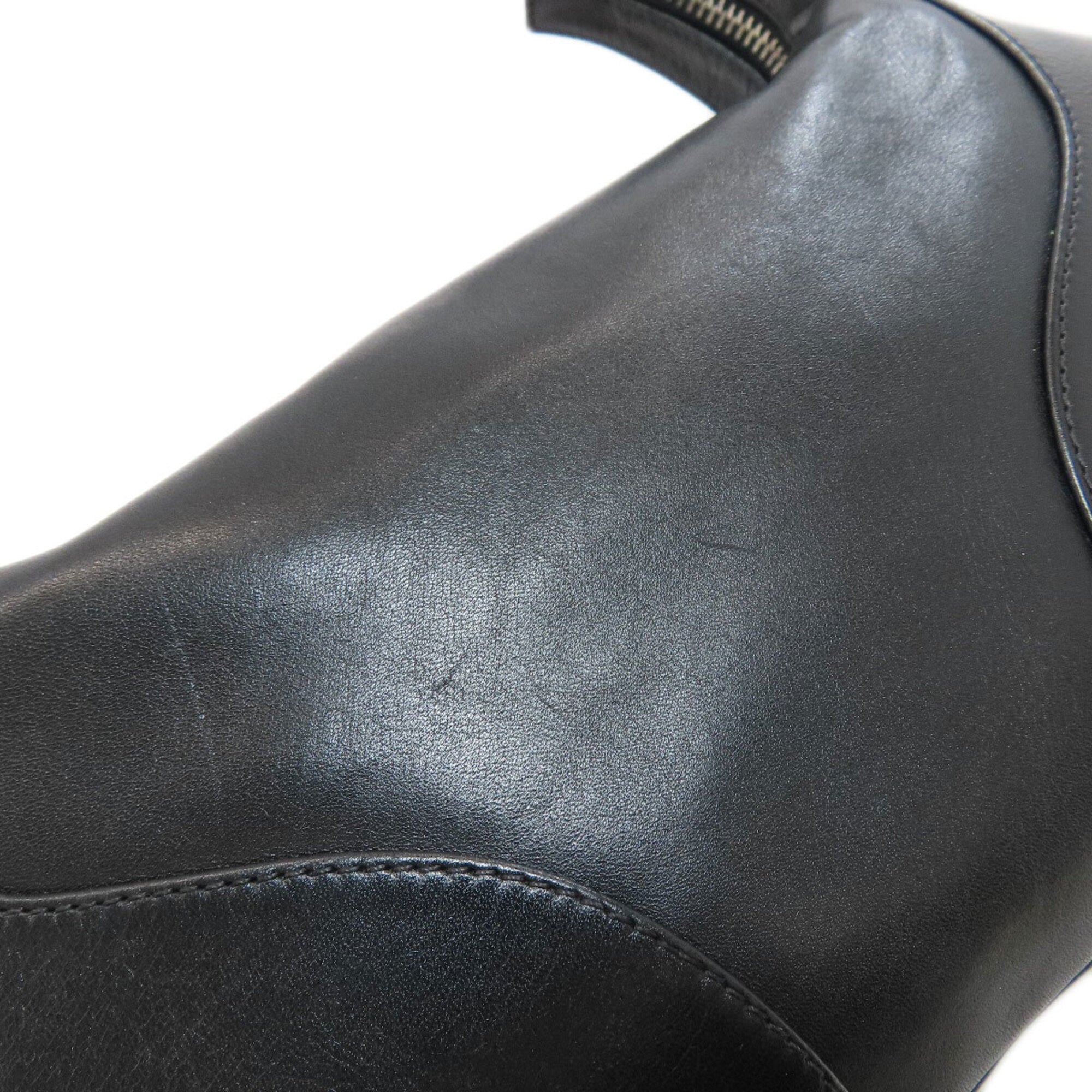Bally Black Leather Shoulder Bag (Pre-Owned)