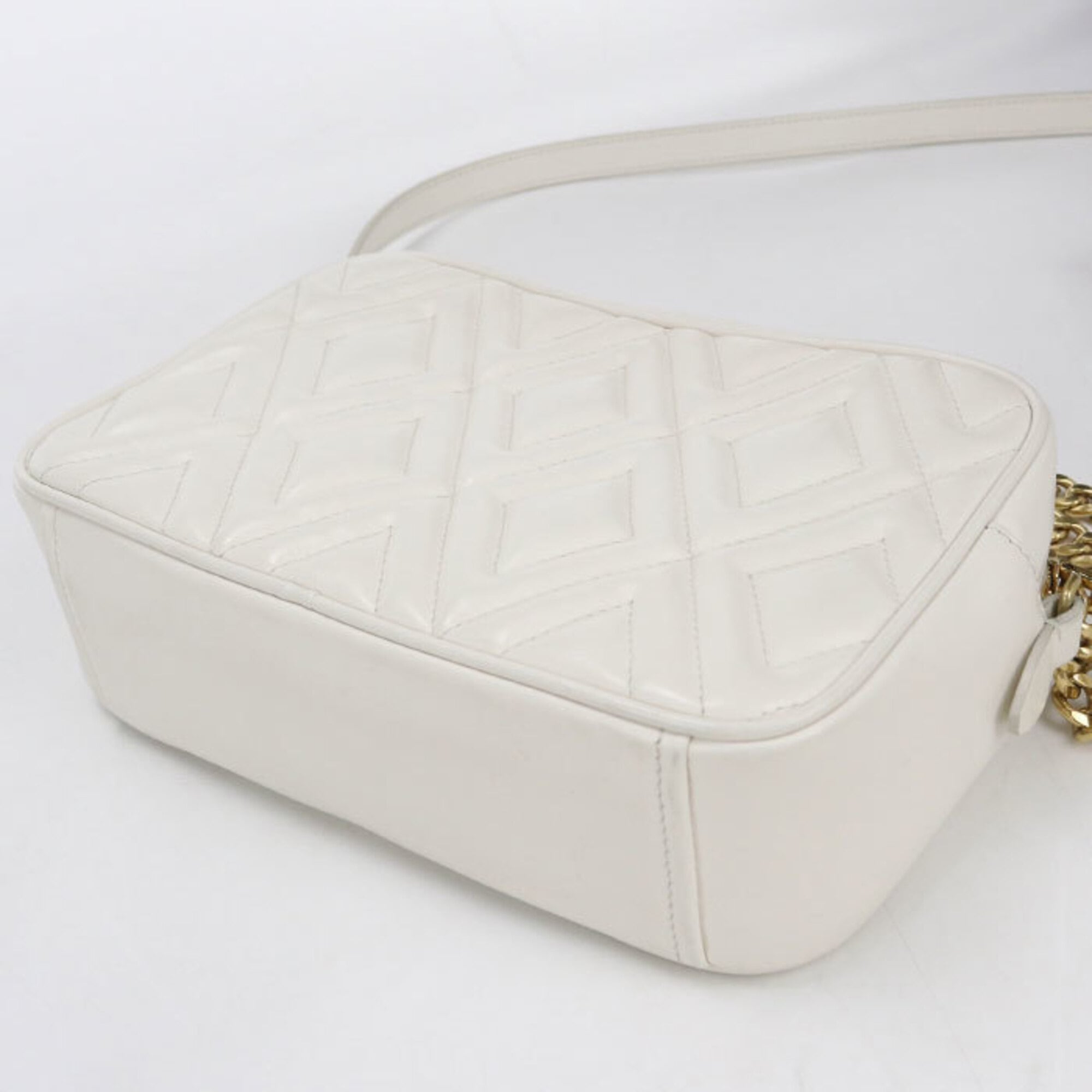 Miu Miu White Leather Shoulder Bag (Pre-Owned)