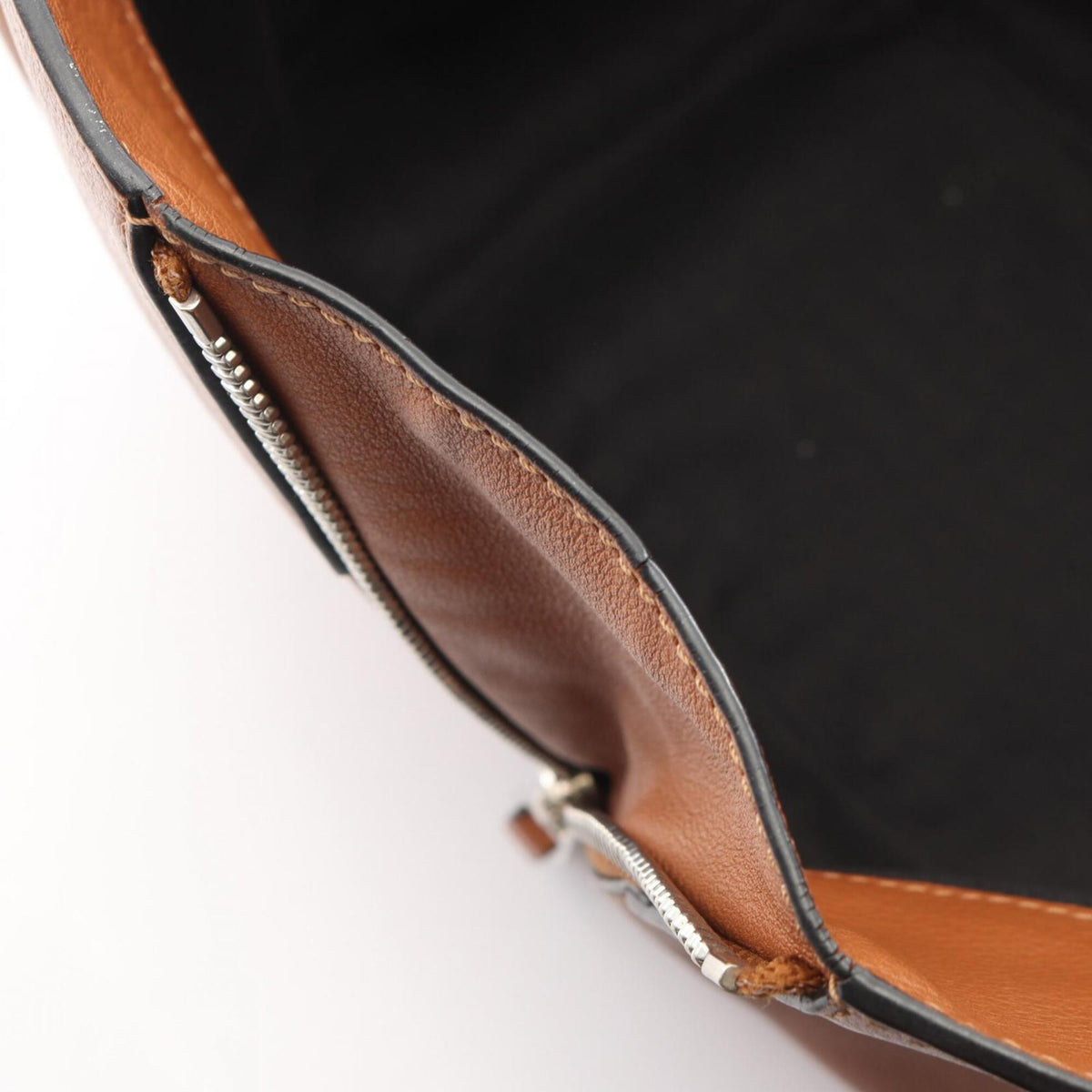 Loewe Brown Leather Handbag (Pre-Owned)