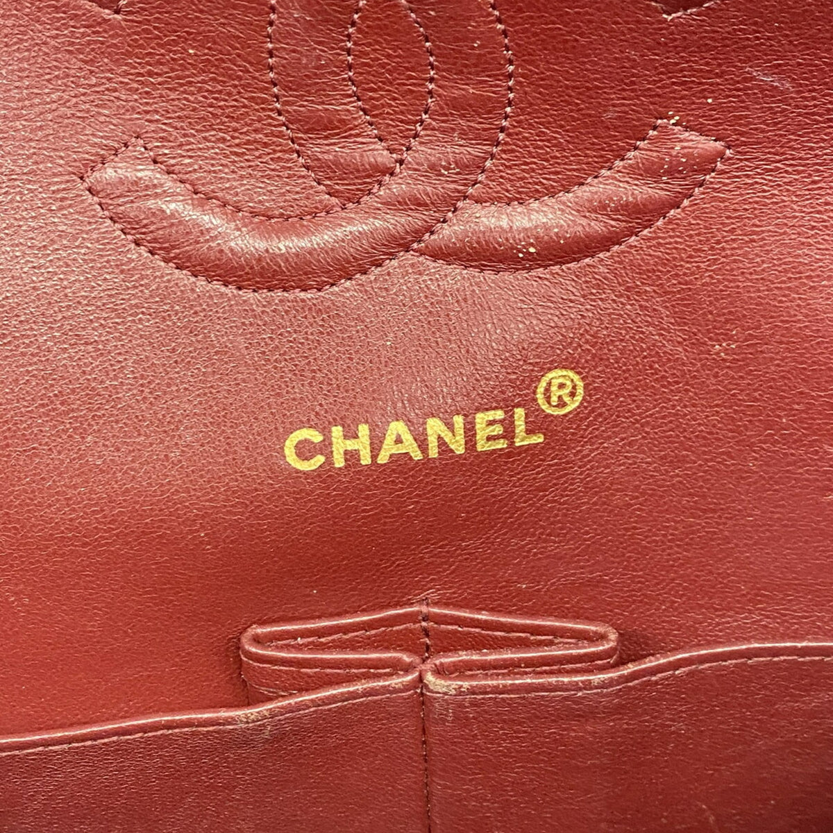 Chanel Black Leather Shoulder Bag (Pre-Owned)