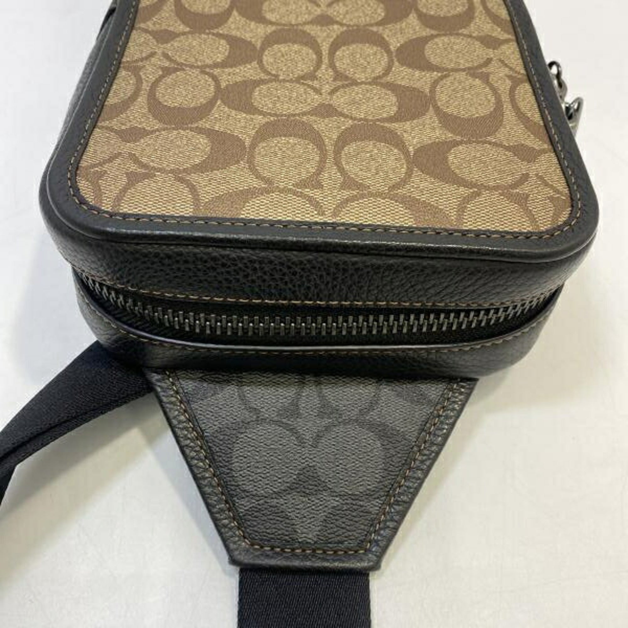 Coach Brown Shoulder Bag (Pre-Owned)