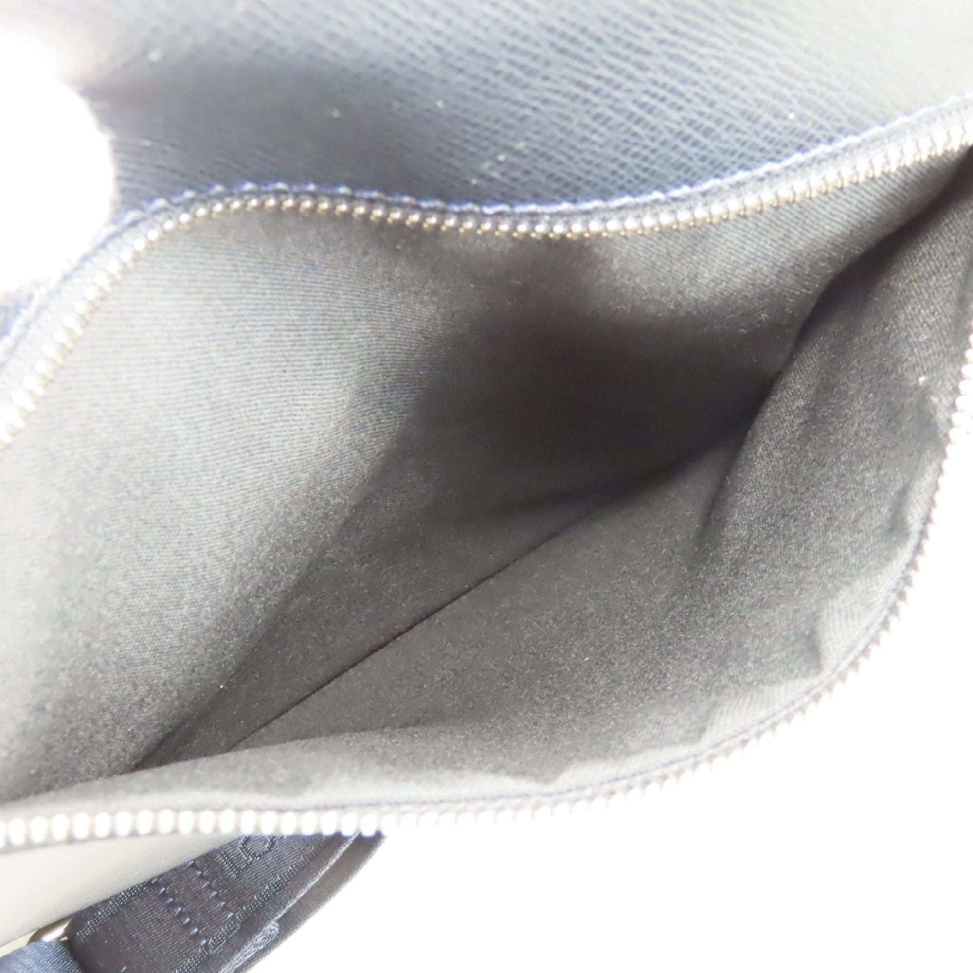 Louis Vuitton Dark Navy Taiga Leather Shoulder Bag (Pre-Owned)