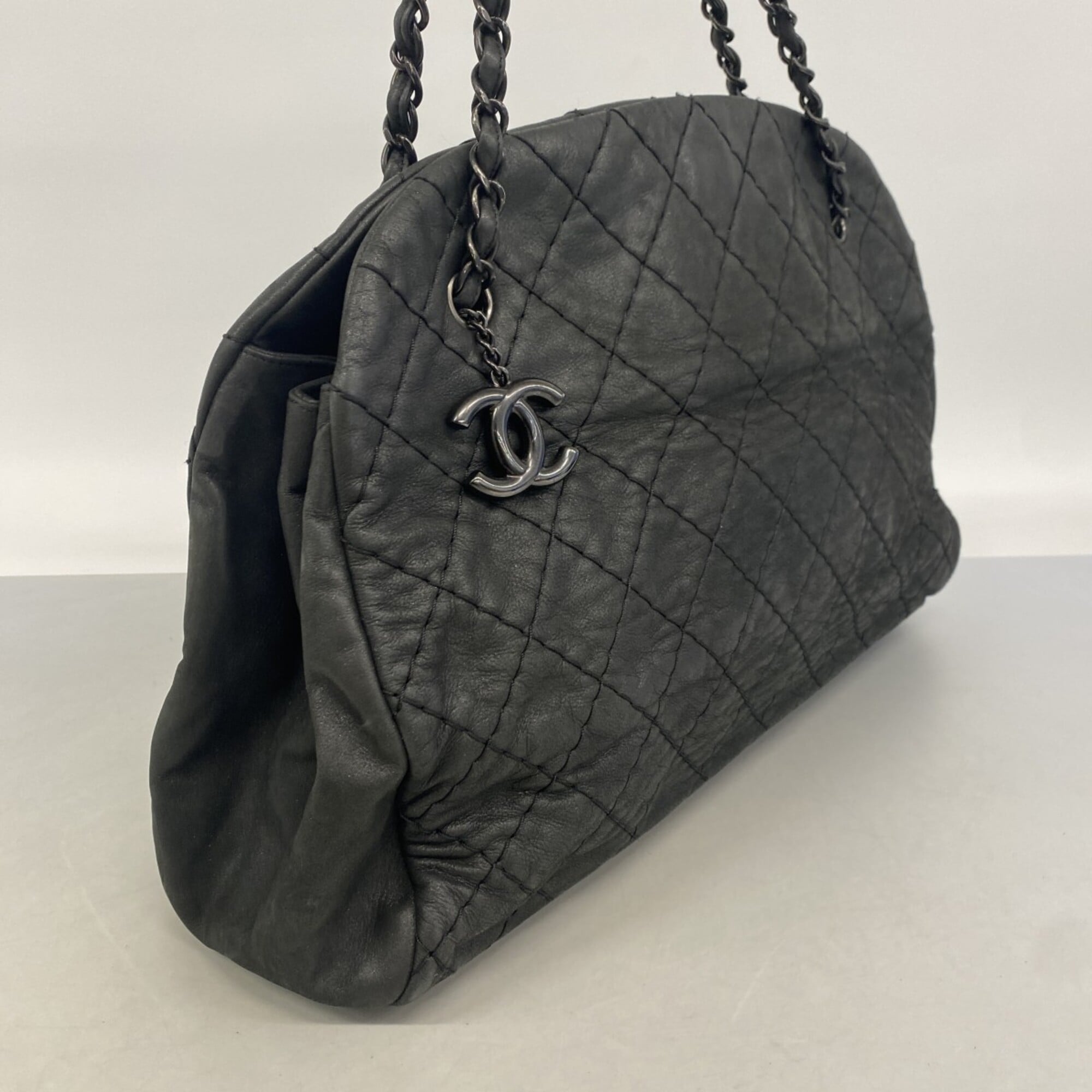 Chanel Black Shoulder Bag (Pre-Owned)