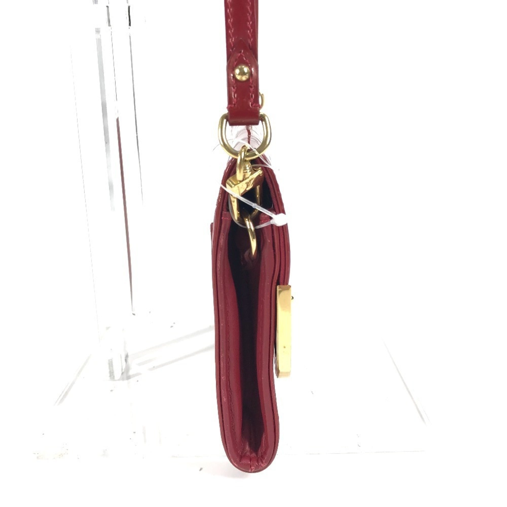 Louis Vuitton Pomme D'amour Red Color Monogram Vernis Canvas Clutch Bag Shoulder Bag (Pre-Owned)