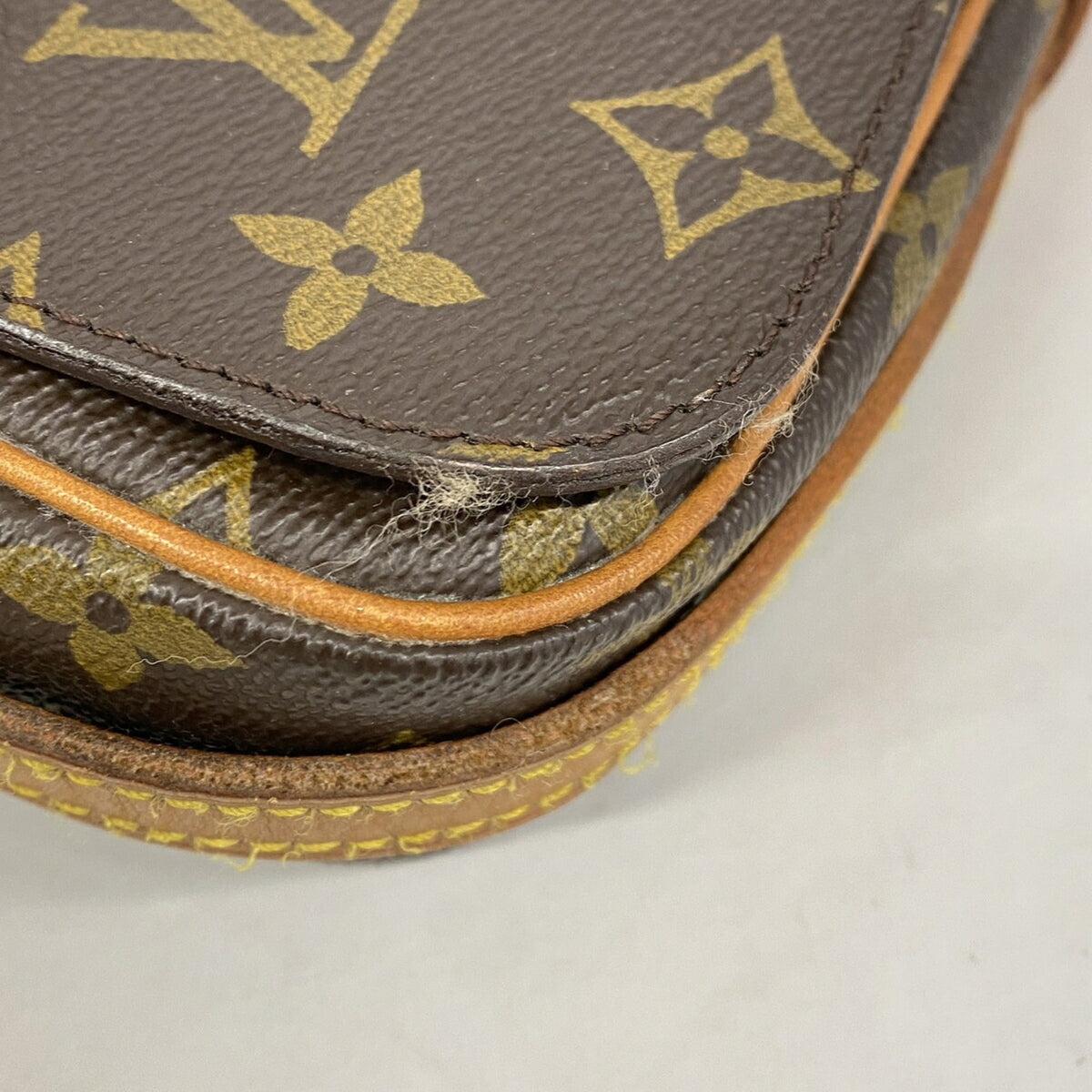 Louis Vuitton Brown Shoulder Bag (Pre-Owned)