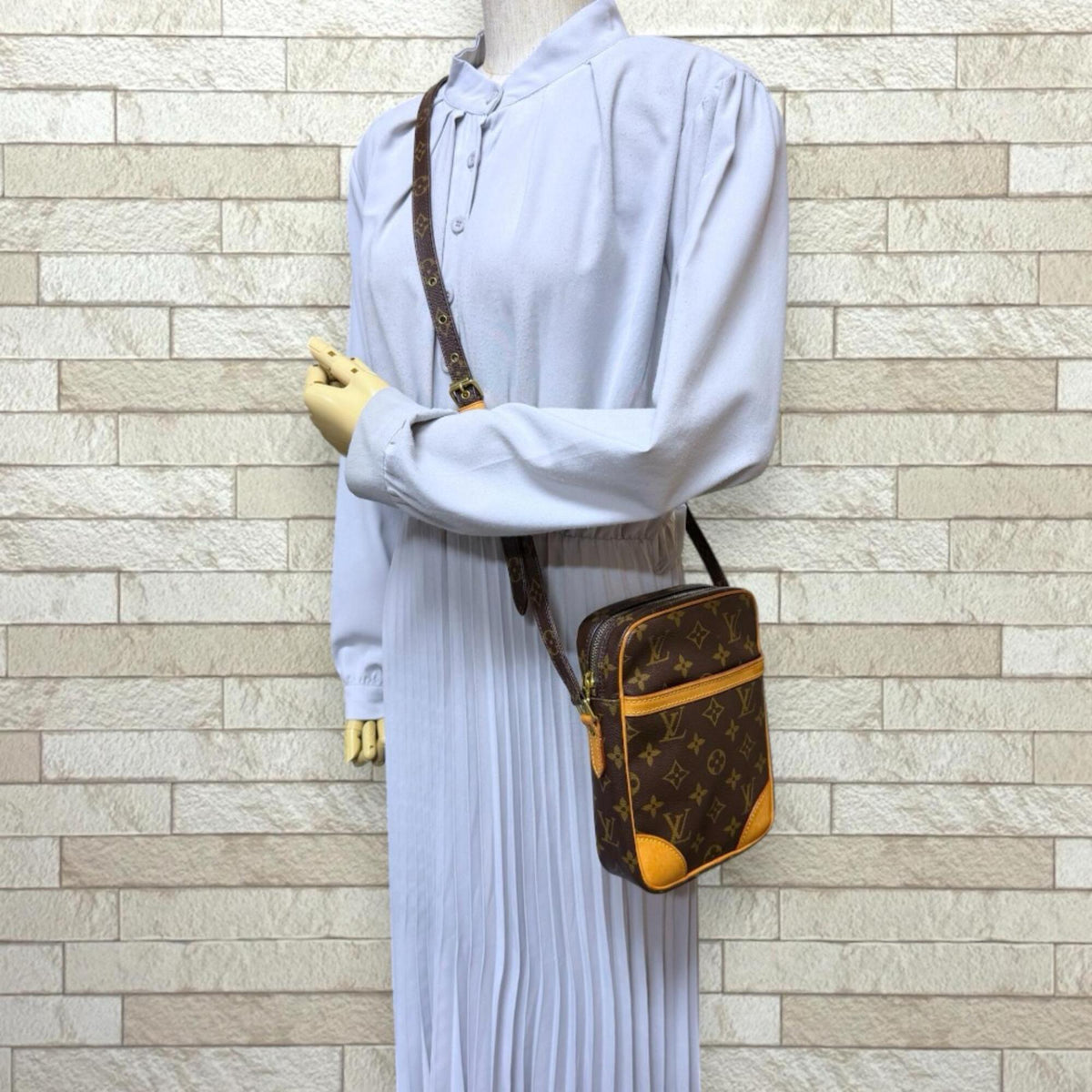 Louis Vuitton Monogram Brown Monogram Shoulder Bag (Pre-Owned)