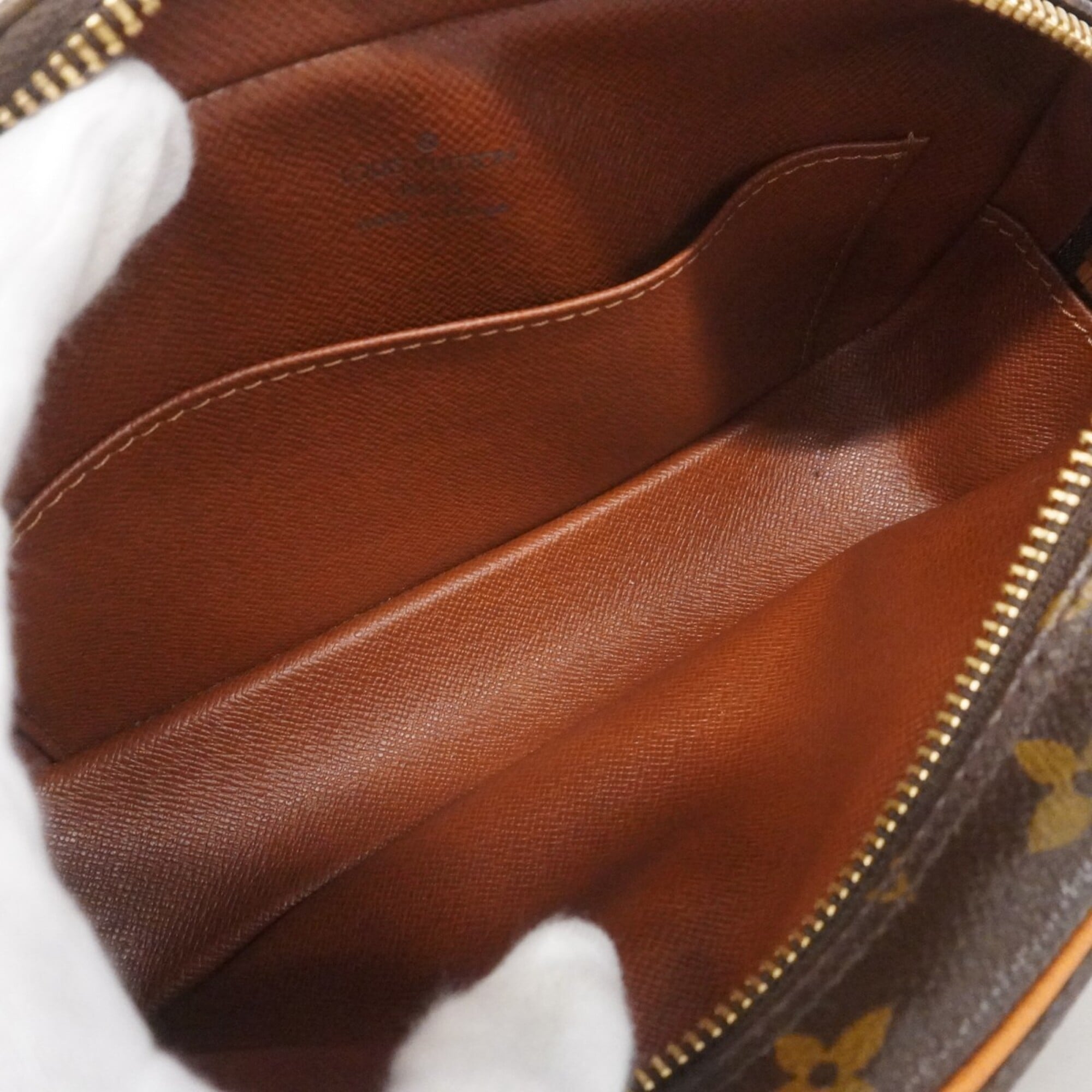 Louis Vuitton Brown Shoulder Bag (Pre-Owned)
