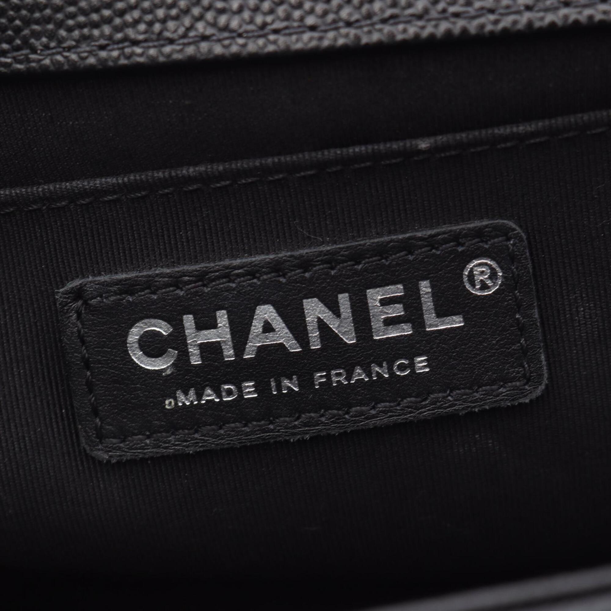 Chanel Black Grained Calfskin Handbag Shoulder Bag (Pre-Owned)