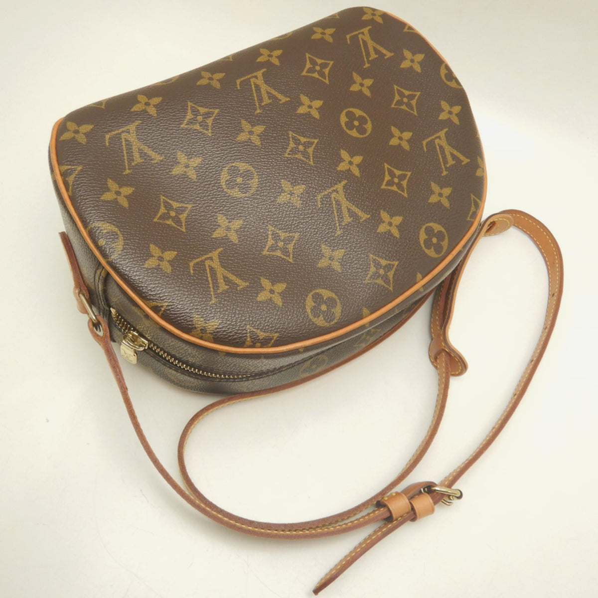 Louis Vuitton Brown Monogram Canvas Shoulder Bag (Pre-Owned)