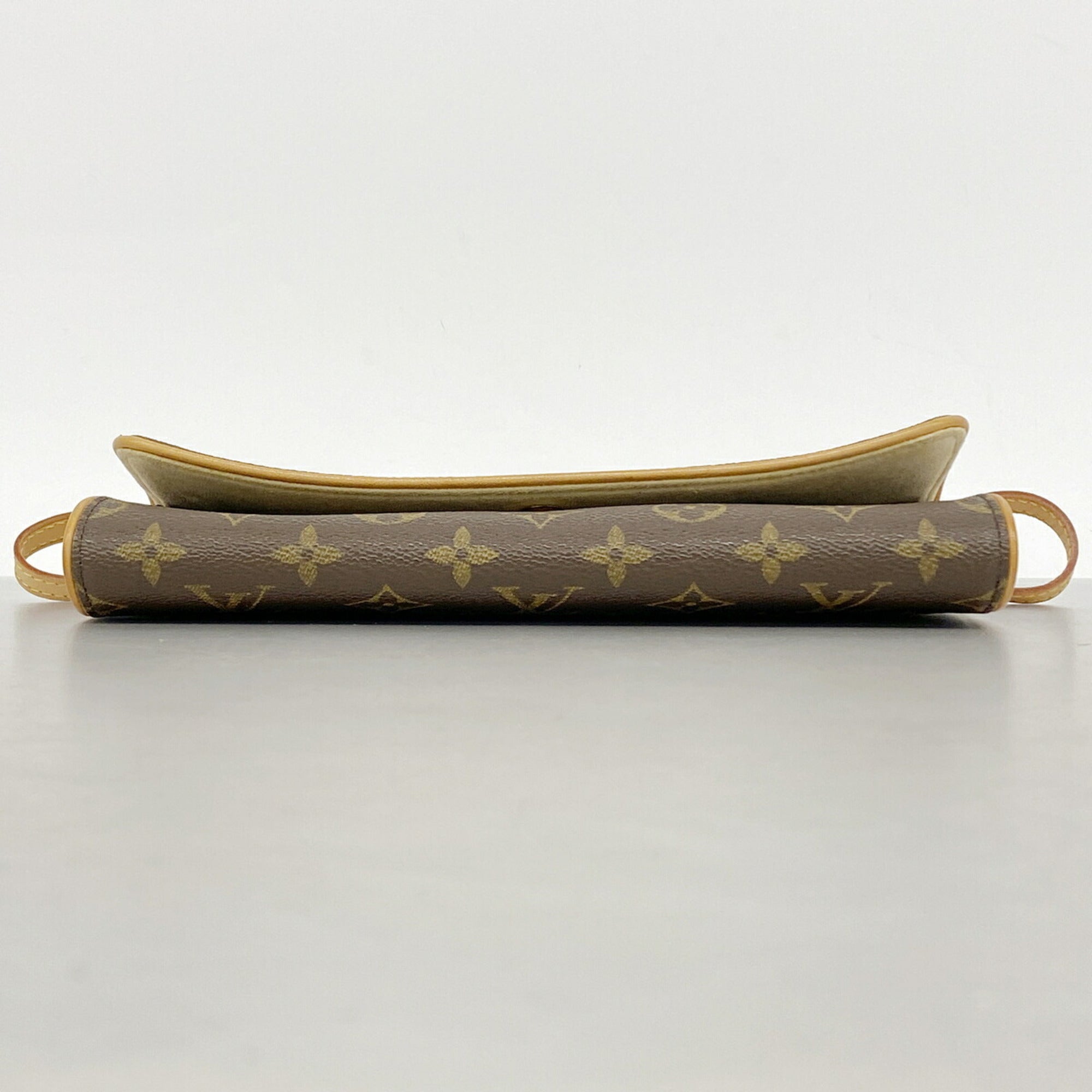Louis Vuitton Brown Shoulder Bag (Pre-Owned)