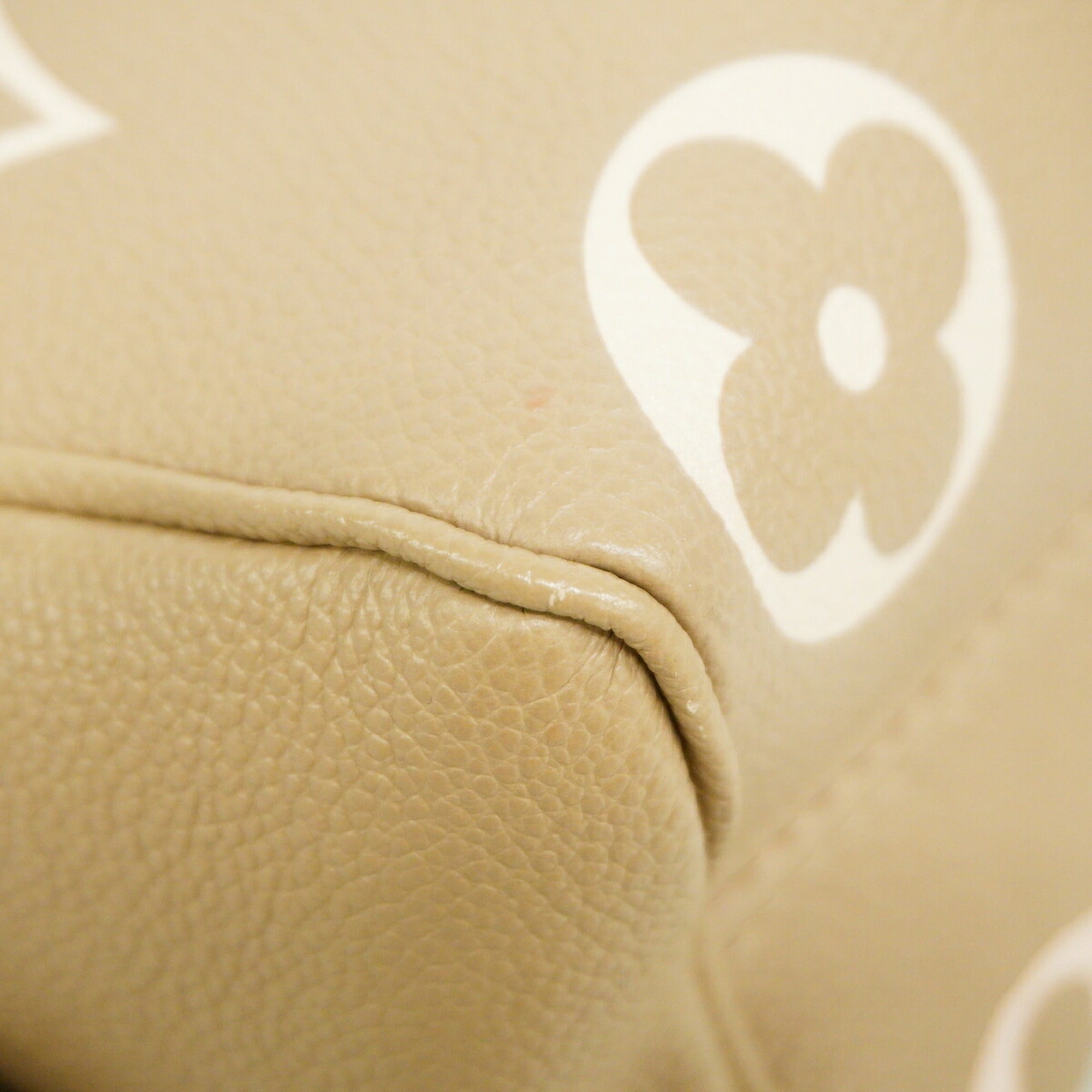 Louis Vuitton Cream Tourterelle Handbag (Pre-Owned)