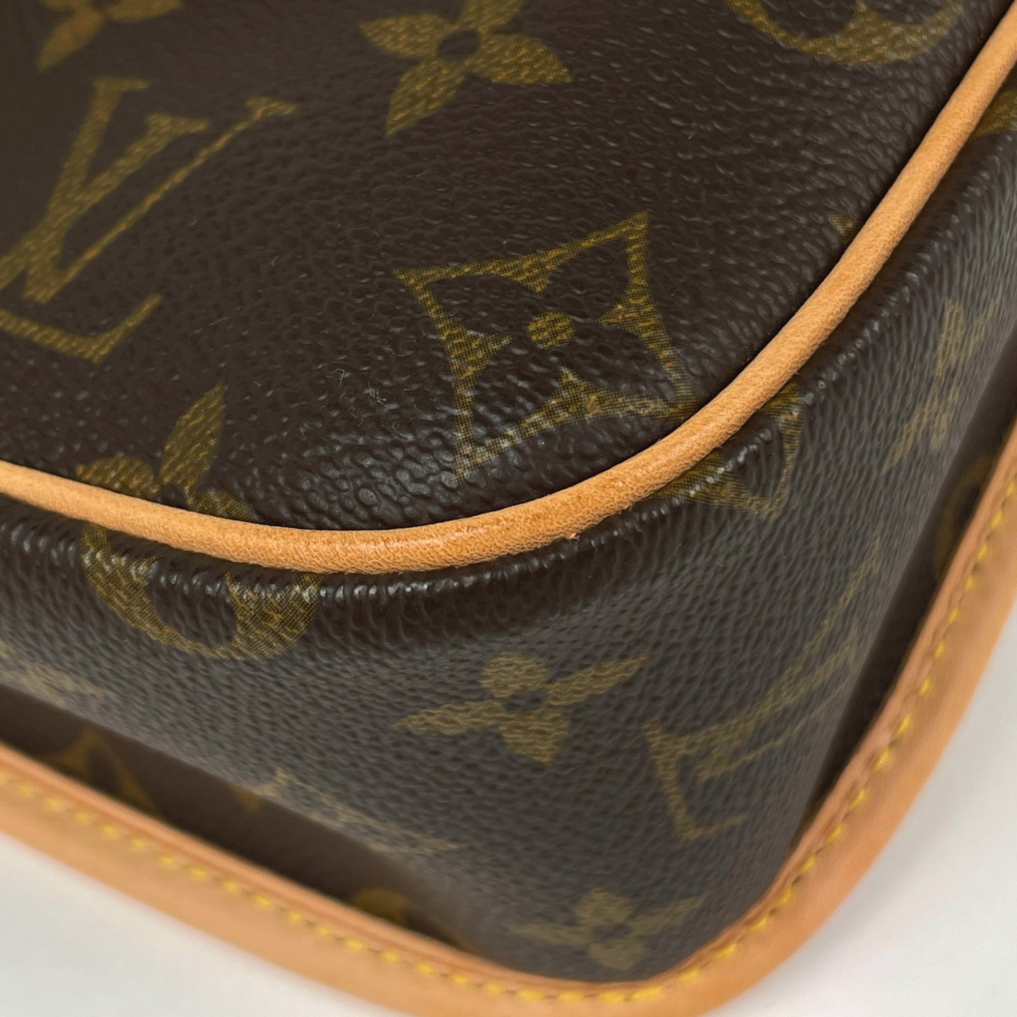 Louis Vuitton Brown Monogram Shoulder Bag (Pre-Owned)
