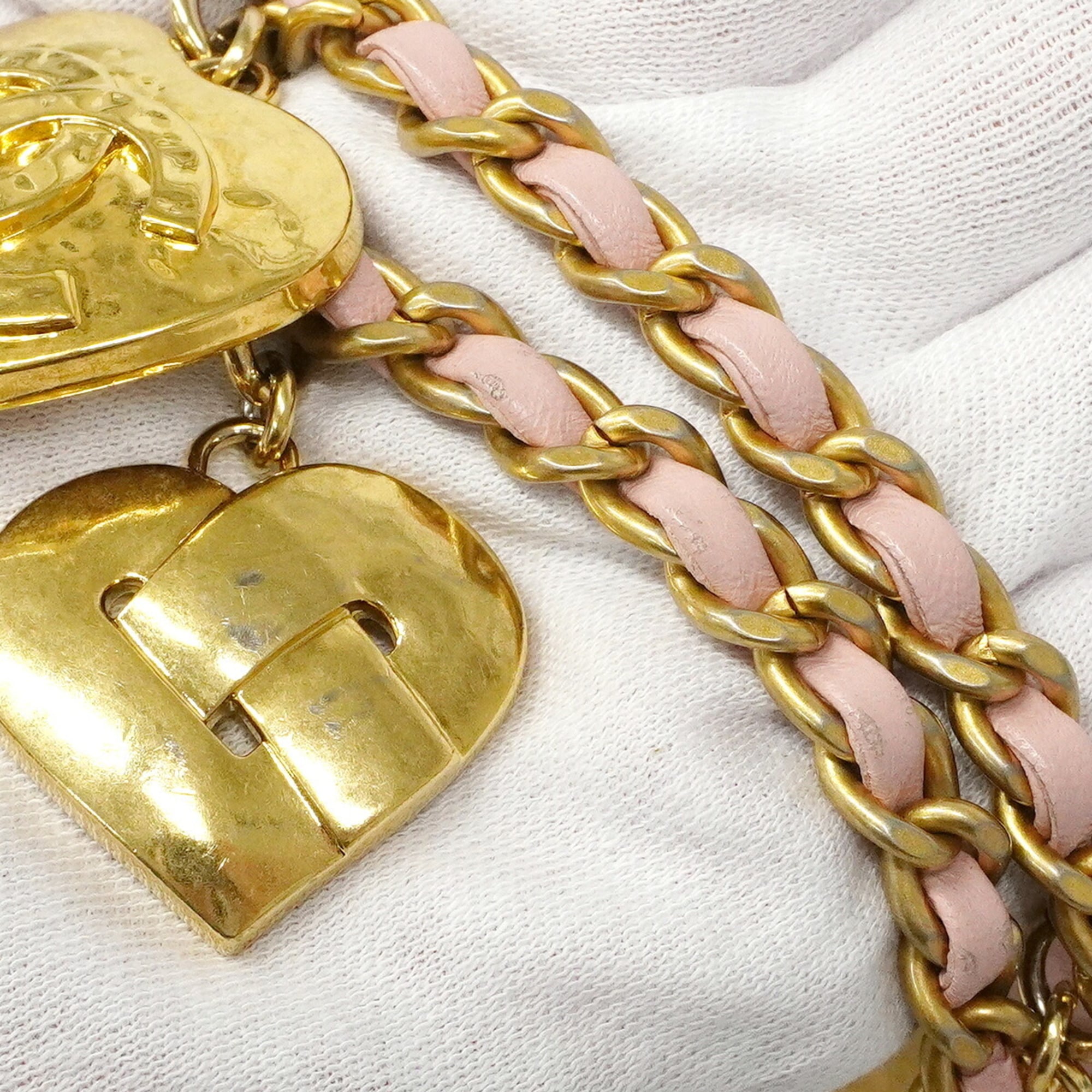 Chanel Pink Leather Shoulder Bag (Pre-Owned)