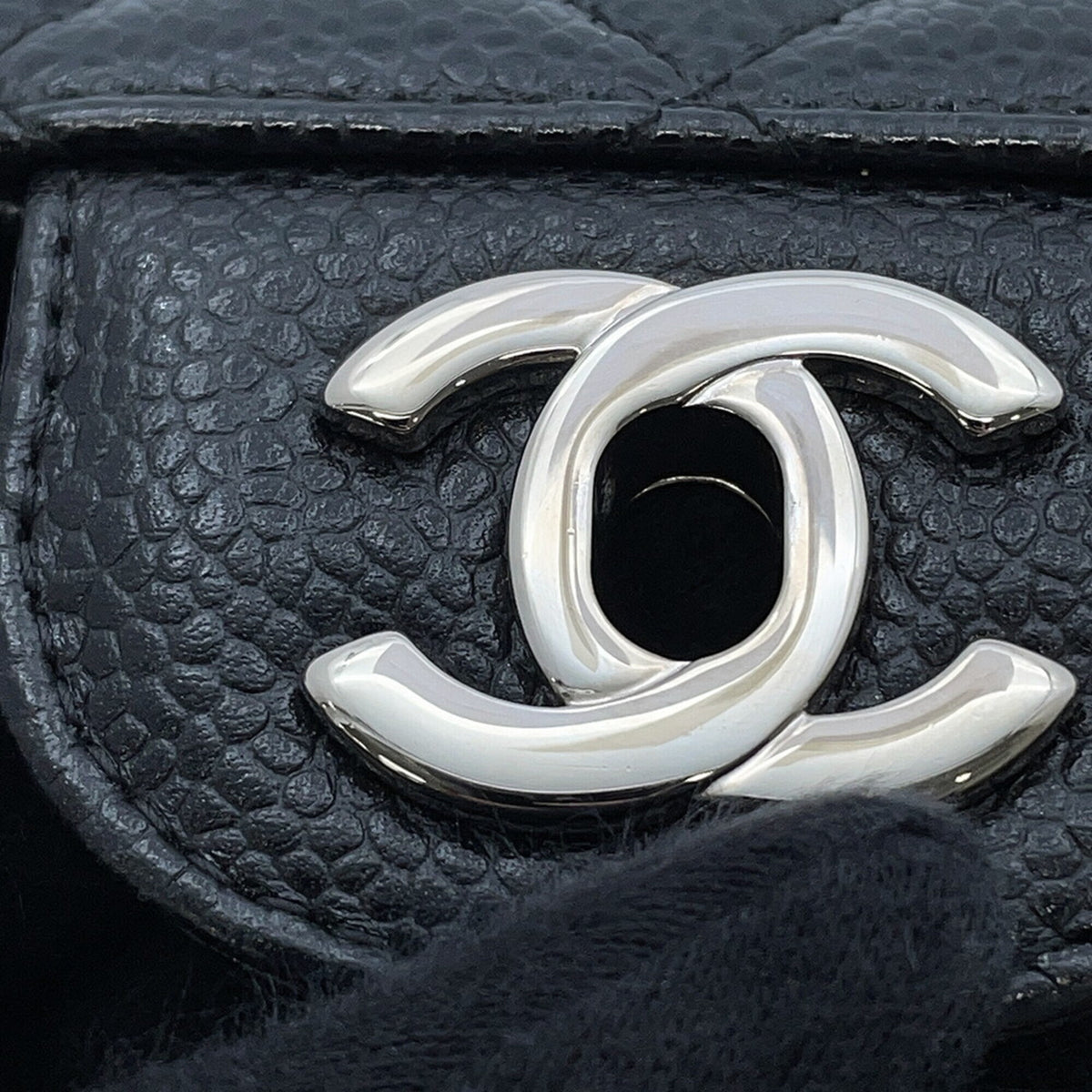 Chanel Black Grained Calfskin Handbag Shoulder Bag (Pre-Owned)