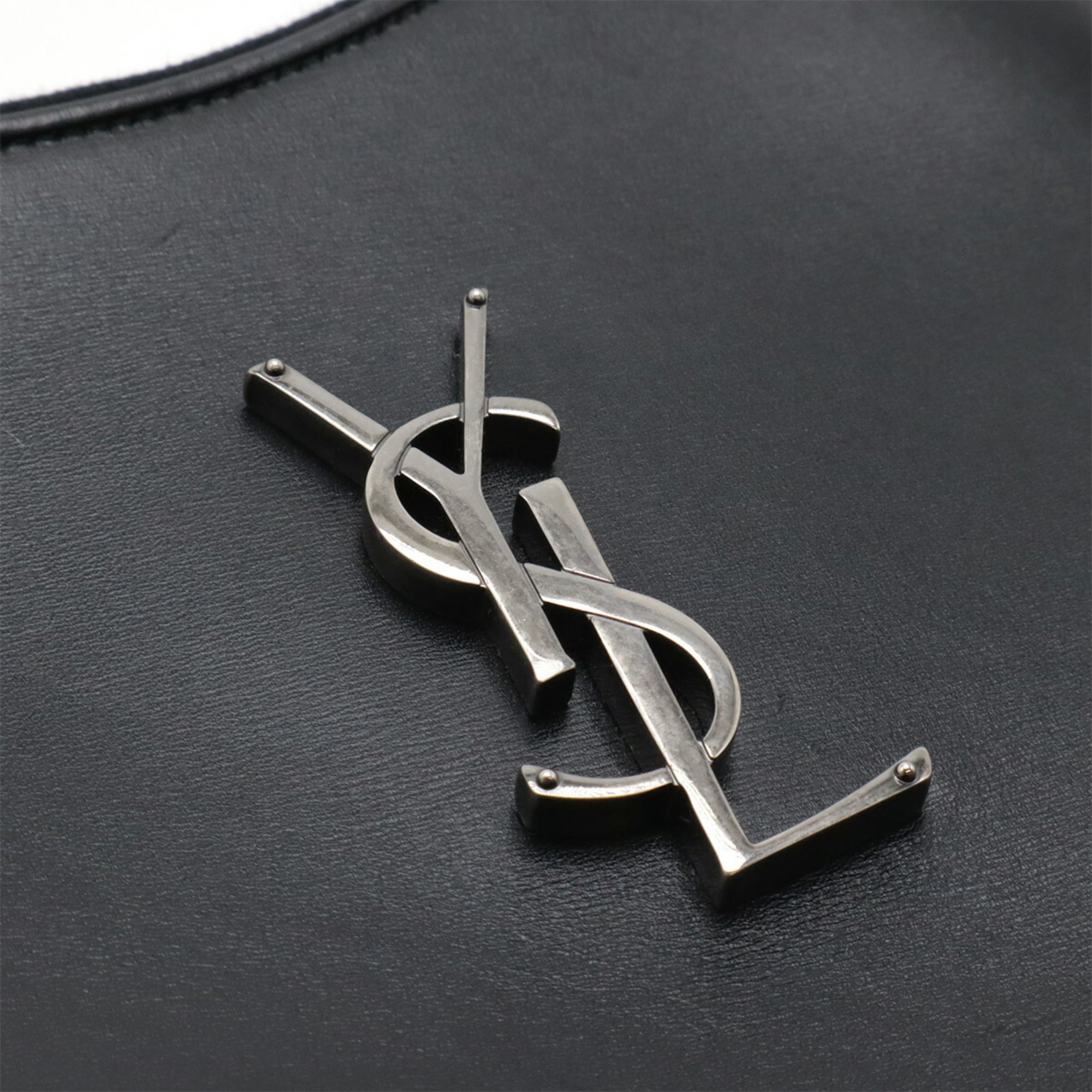 Yves Saint Laurent Black Leather Pochette Shoulder Bag (Pre-Owned)