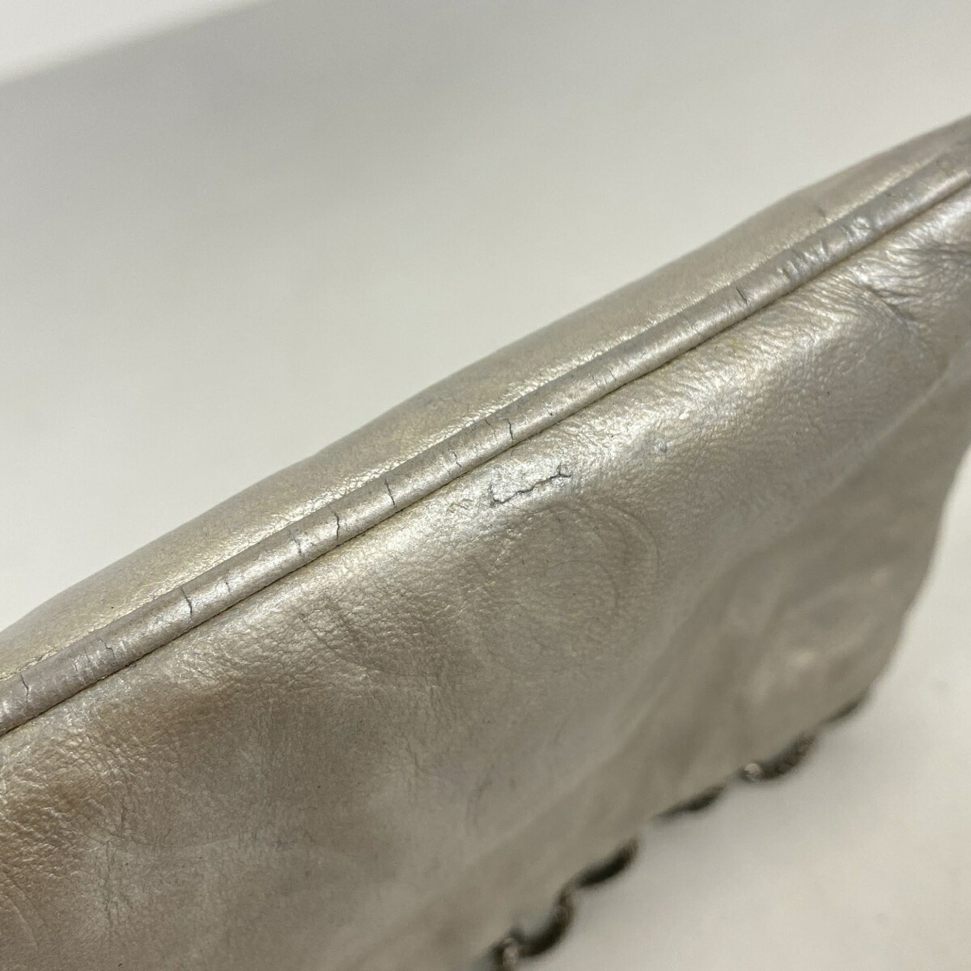Chanel Silver Leather Pouch (Pre-Owned)