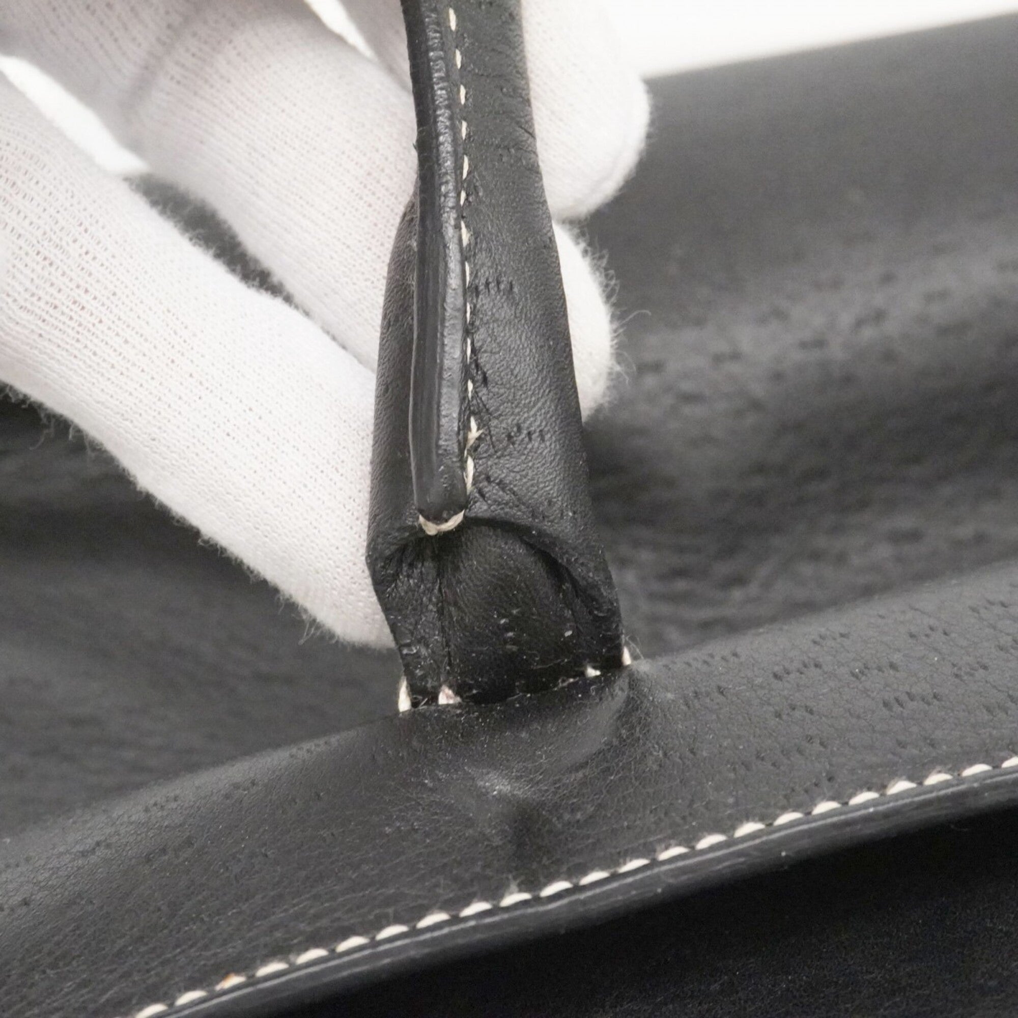 Salvatore Ferragamo Black Leather Handbag (Pre-Owned)