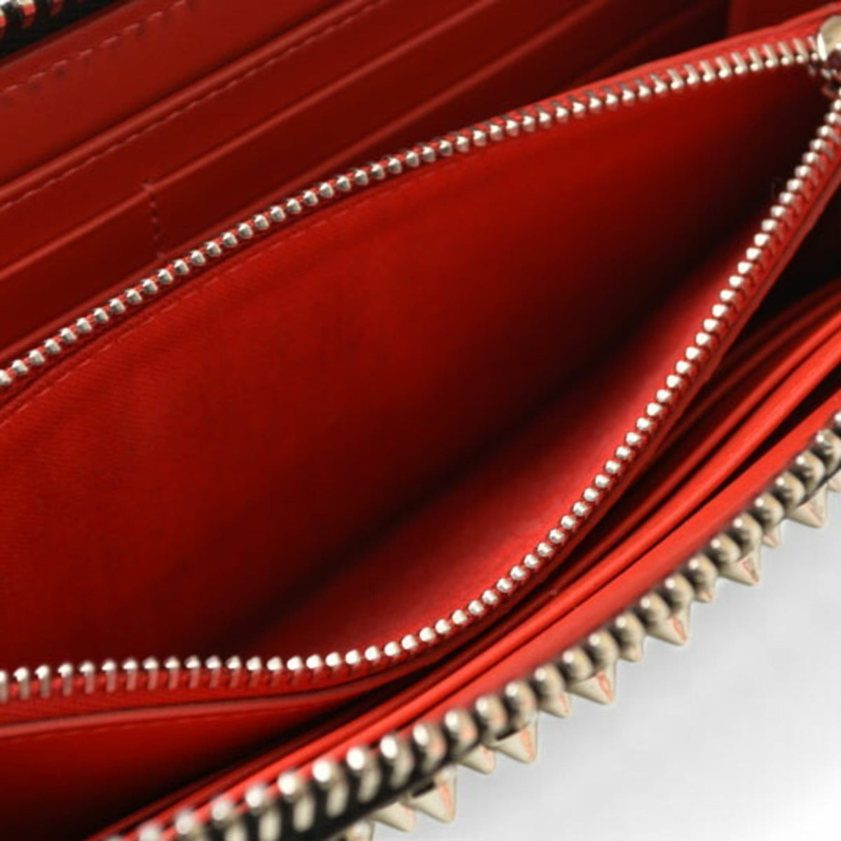 Christian Louboutin White Leather Long Wallet (Bi-Fold) (Pre-Owned)
