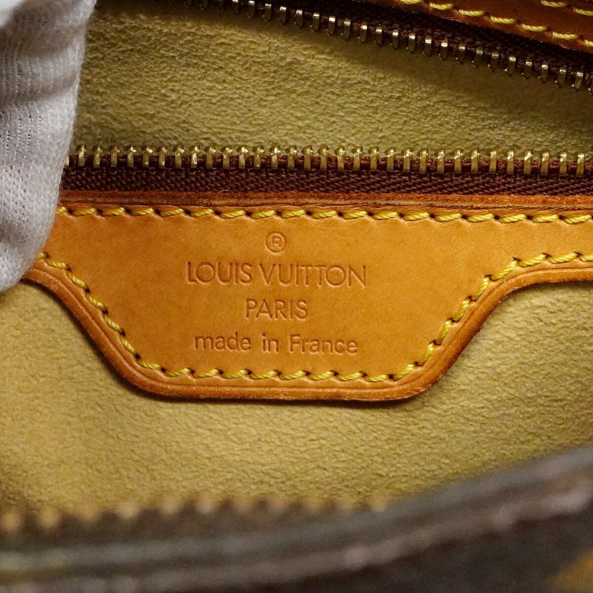 Louis Vuitton Brown Shoulder Bag (Pre-Owned)