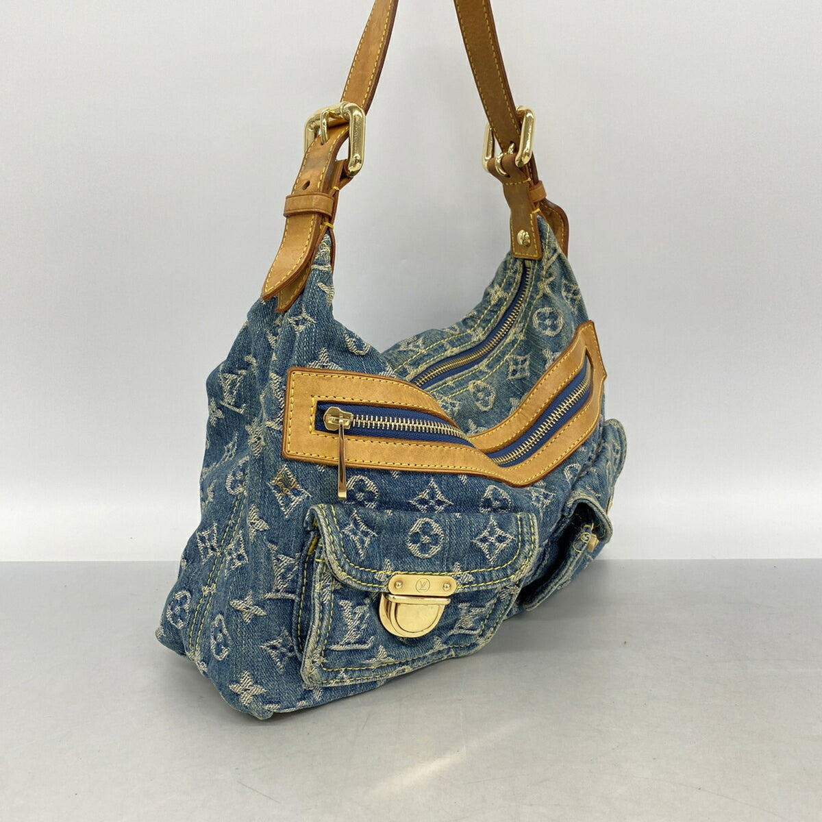 Louis Vuitton Blue Shoulder Bag (Pre-Owned)