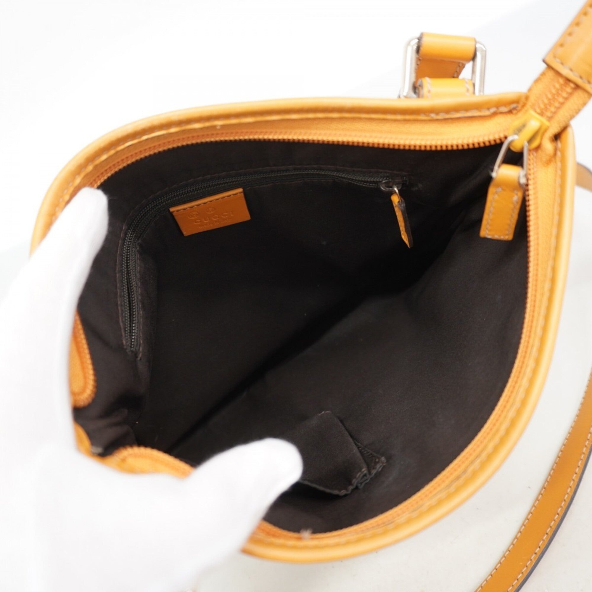 Gucci Ivory Pvc Shoulder Bag (Pre-Owned)