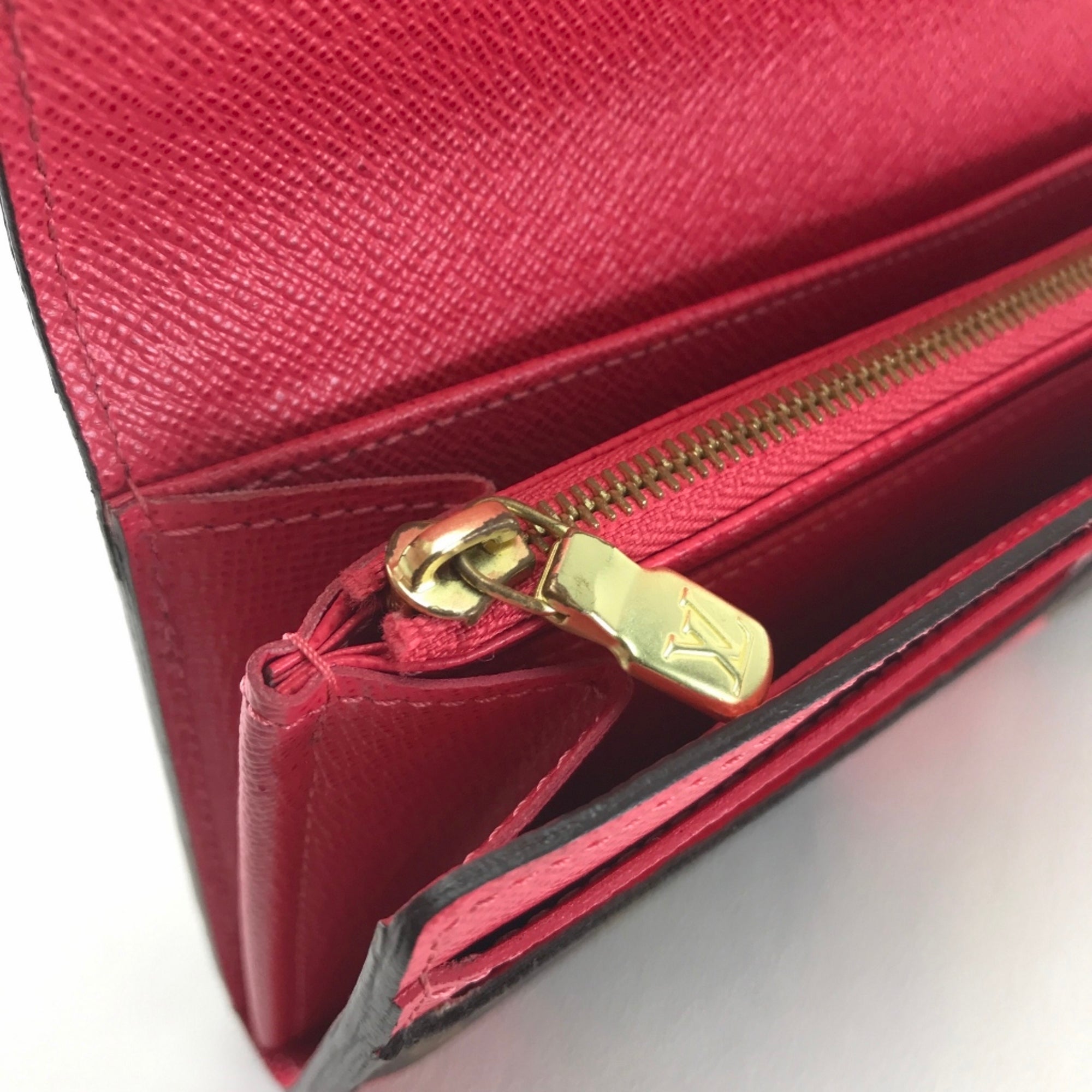 Louis Vuitton Other Other Wallet (Bi-Fold) (Pre-Owned)