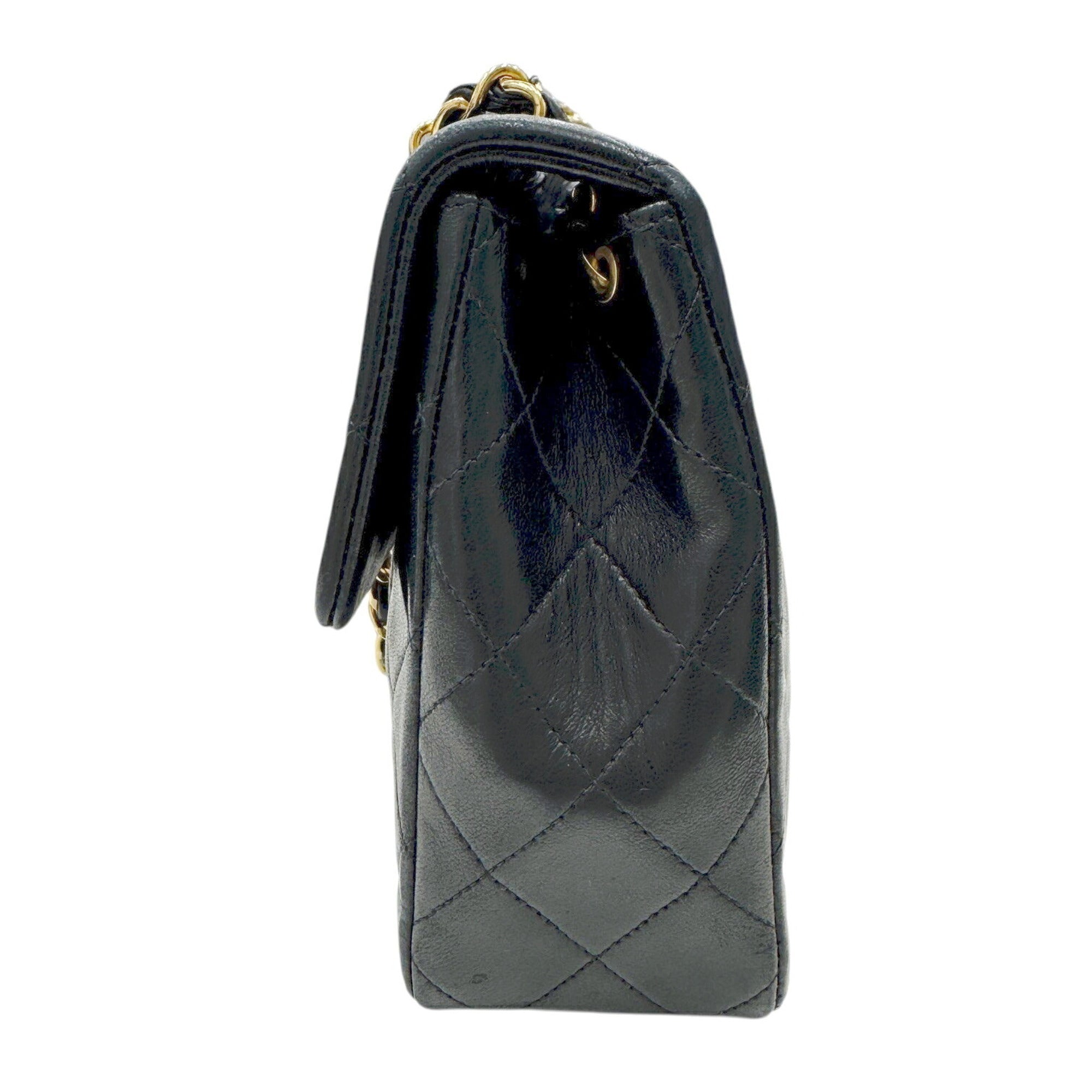 Chanel Black Leather Shoulder Bag (Pre-Owned)