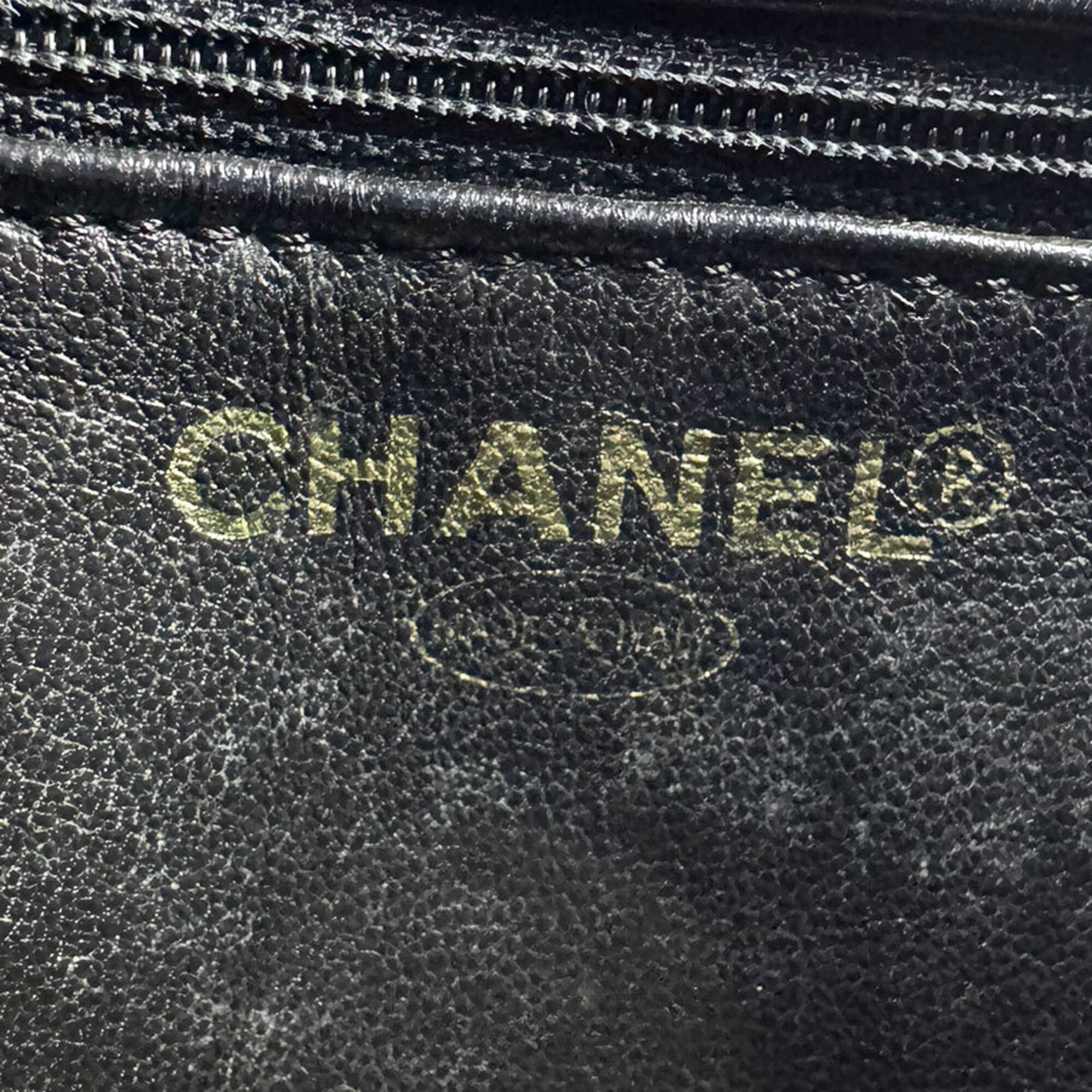 Chanel Black Grained Calfskin Handbag (Pre-Owned)